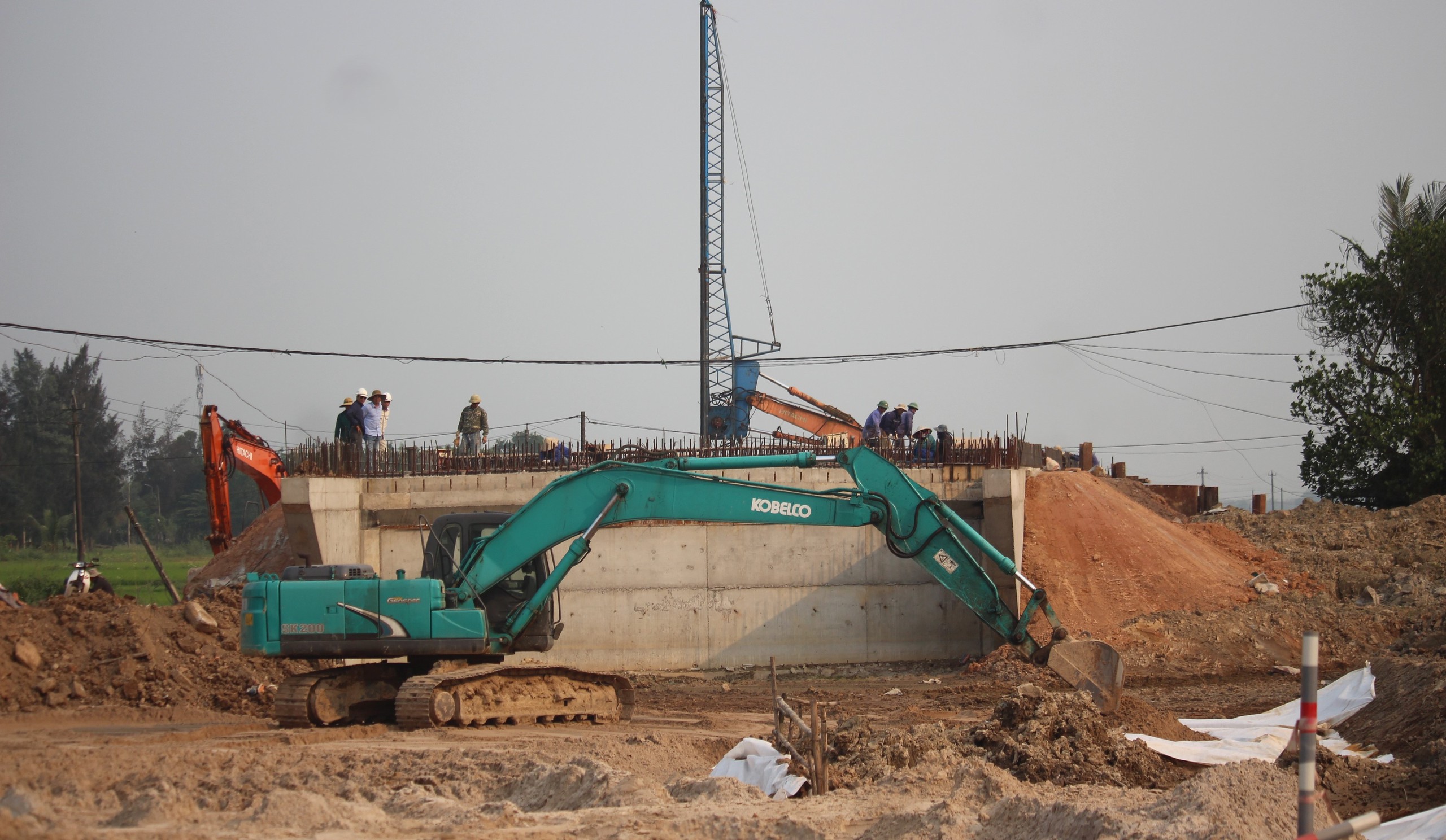 Gỡ vướng mặt bằng, đẩy nhanh thi công đường tránh TP Đông Hà- Ảnh 13. Gỡ vướng mặt bằng, đẩy nhanh thi công đường tránh TP Đông Hà- Ảnh 13.