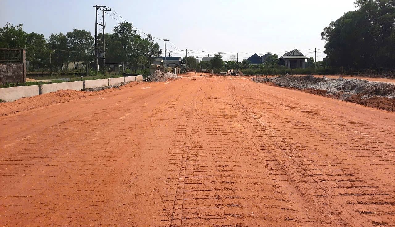Gỡ vướng mặt bằng, đẩy nhanh thi công đường tránh TP Đông Hà- Ảnh 8. Gỡ vướng mặt bằng, đẩy nhanh thi công đường tránh TP Đông Hà- Ảnh 8.