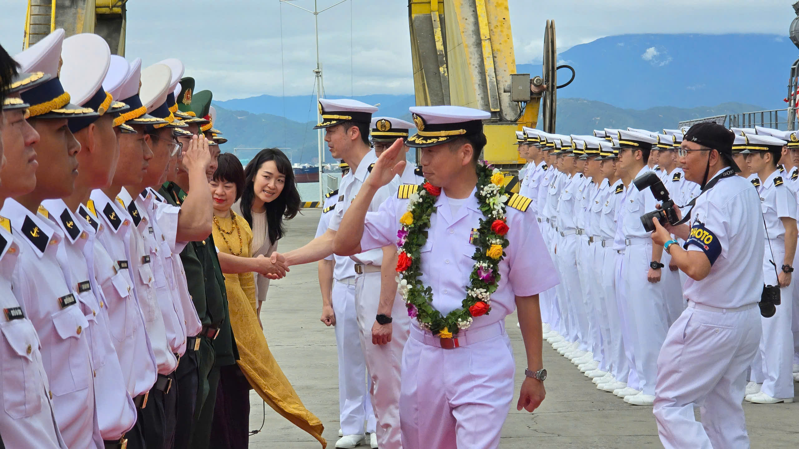 T&agrave;u huấn luyện Nhật Bản cập cảng Ti&ecirc;n Sa, bắt đầu chuyến thăm Đ&agrave; Nẵng- Ảnh 2.