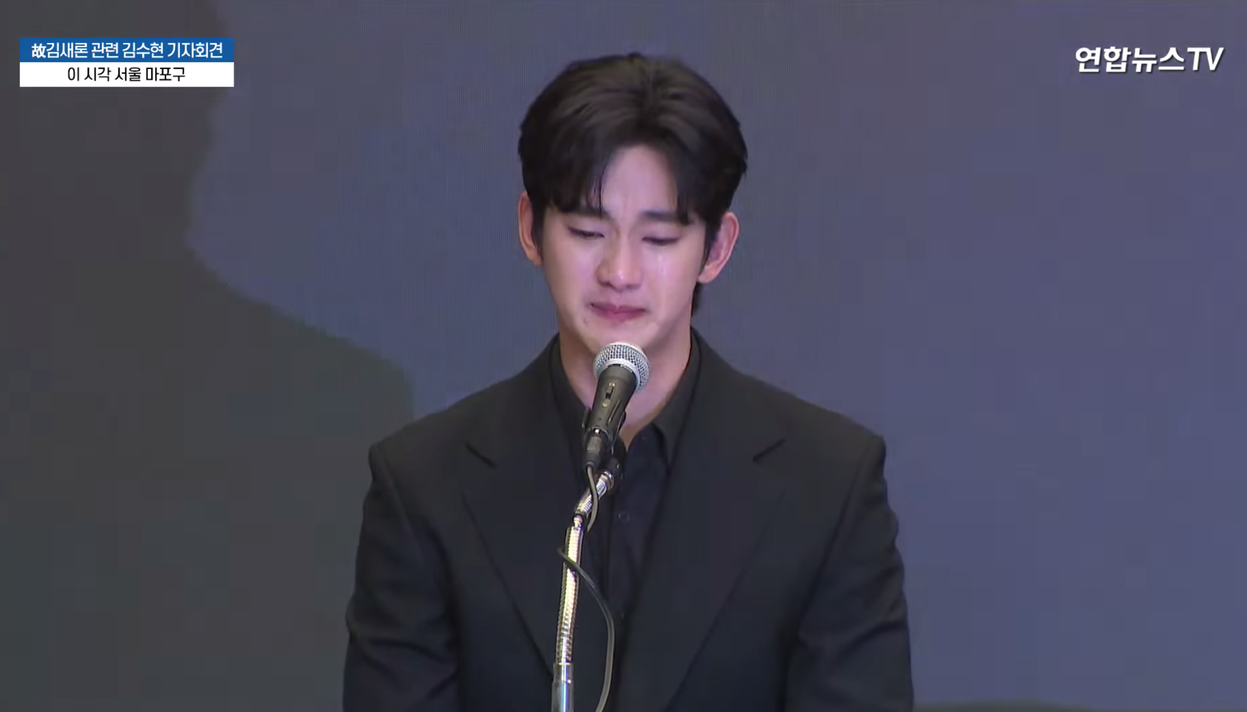 Kim Soo Hyun xuất hiện tại họp b&aacute;o, bật kh&oacute;c khi thừa nhận m&igrave;nh l&agrave; kẻ h&egrave;n nh&aacute;t- Ảnh 2.