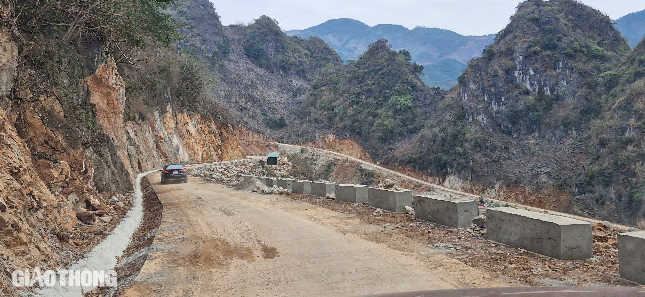 Cận cảnh tuyến đường xuy&ecirc;n n&uacute;i đ&aacute;, ph&aacute; thế độc đạo v&agrave;o v&ugrave;ng na ở Lạng Sơn- Ảnh 12.