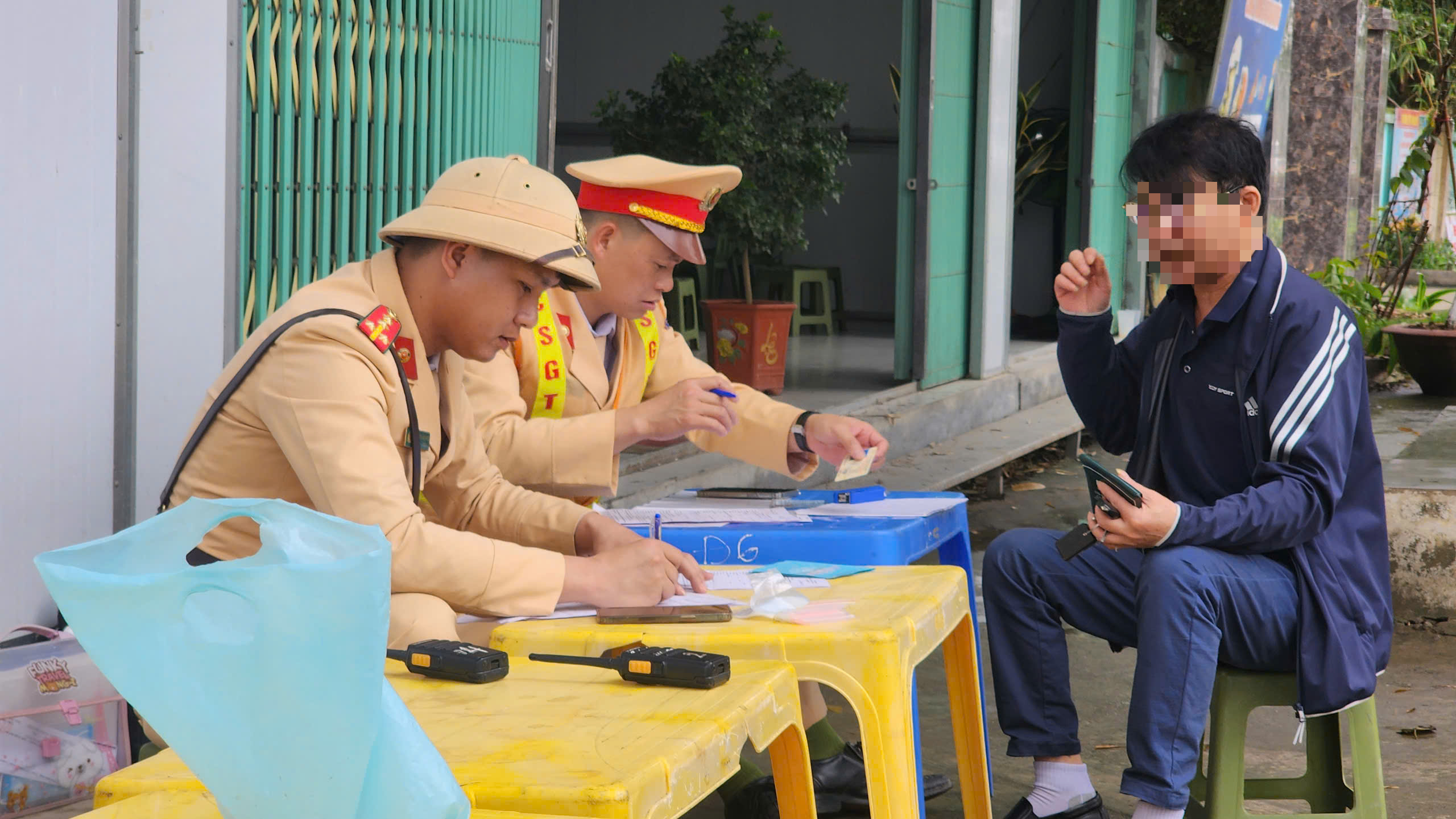 Vi phạm tốc độ, tài xế viện lý do... không nhìn thấy CSGT- Ảnh 15. Vi phạm tốc độ, tài xế viện lý do... không nhìn thấy CSGT- Ảnh 15.