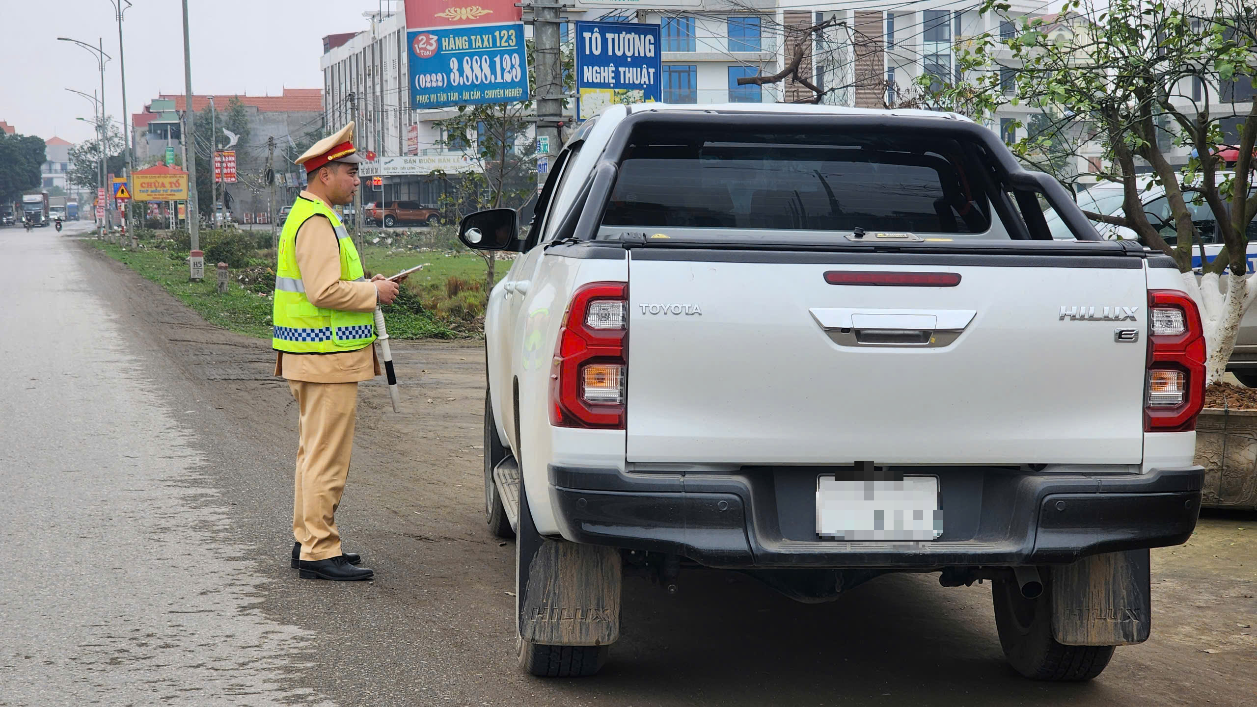 Vi phạm tốc độ, tài xế viện lý do... không nhìn thấy CSGT- Ảnh 9. Vi phạm tốc độ, tài xế viện lý do... không nhìn thấy CSGT- Ảnh 9.