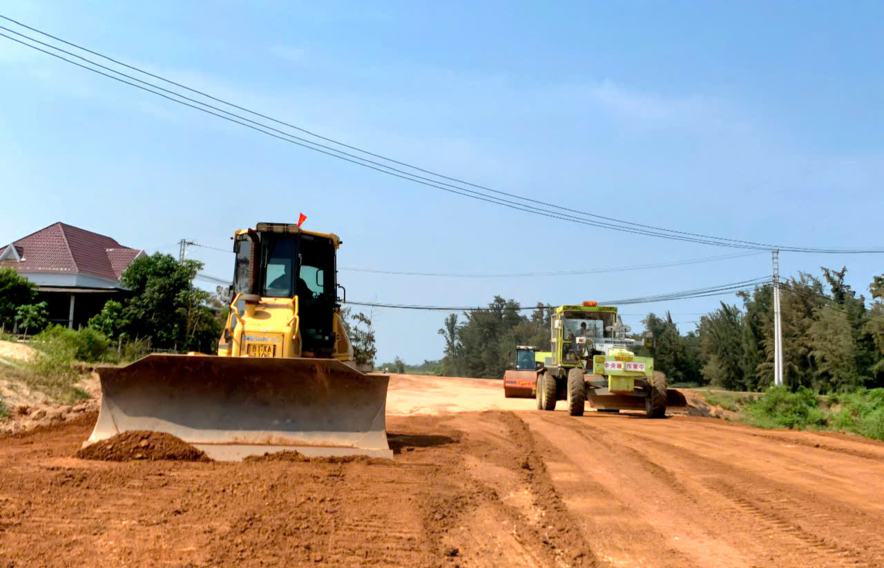 Dự &aacute;n đường 2.100 tỷ ở Quảng Ng&atilde;i rầm rập tiếng m&aacute;y sau chỉ đạo của Thủ tướng- Ảnh 7.