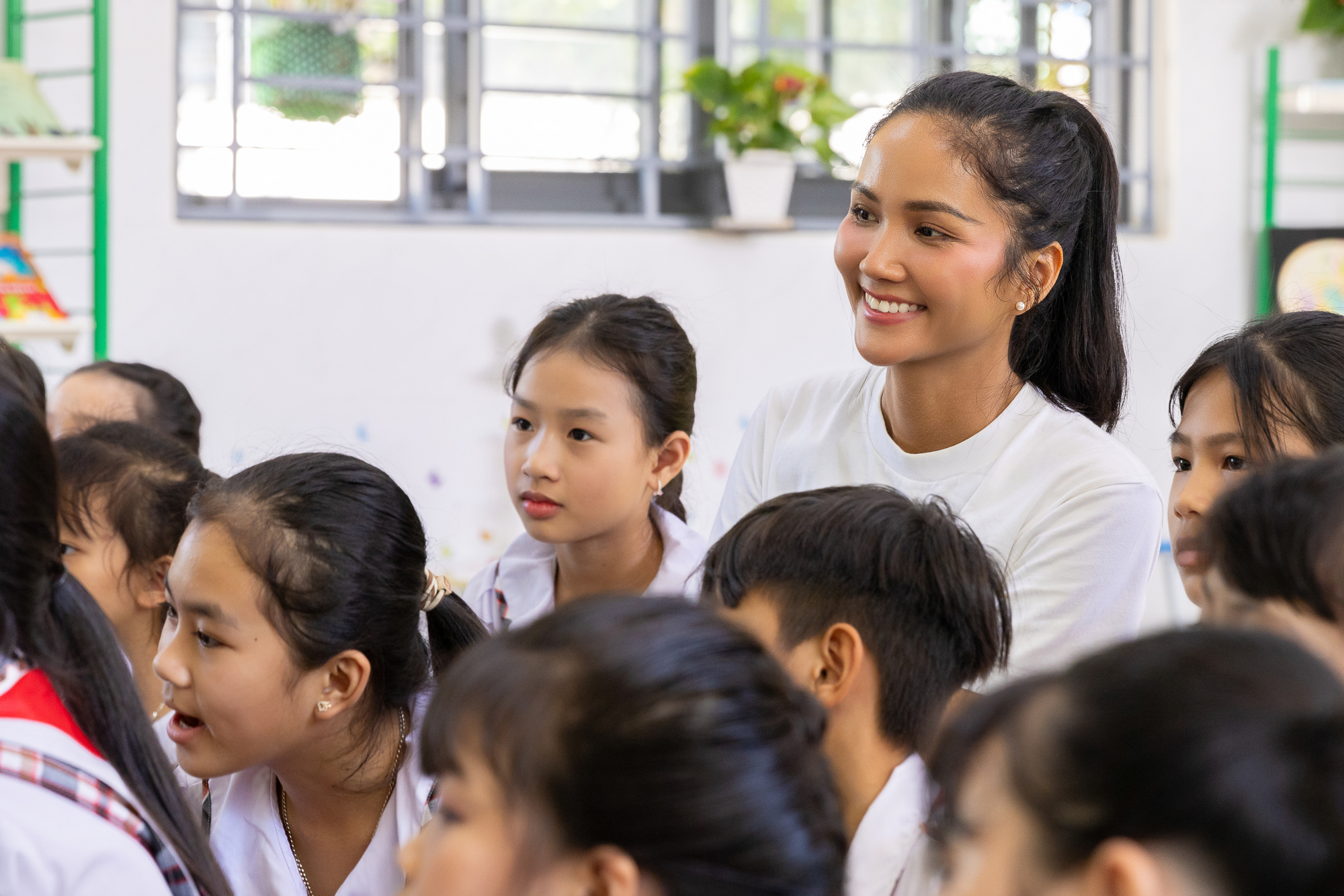 H&rsquo;Hen Ni&ecirc; kh&aacute;nh th&agrave;nh thư viện th&acirc;n thiện thứ 12 sau khi kết h&ocirc;n- Ảnh 5.