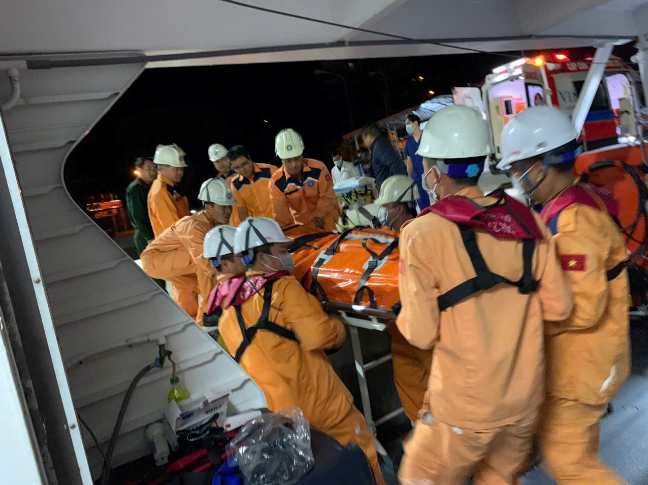Cứu gần 180 người gặp nạn tr&ecirc;n biển trong 2 th&aacute;ng- Ảnh 1.