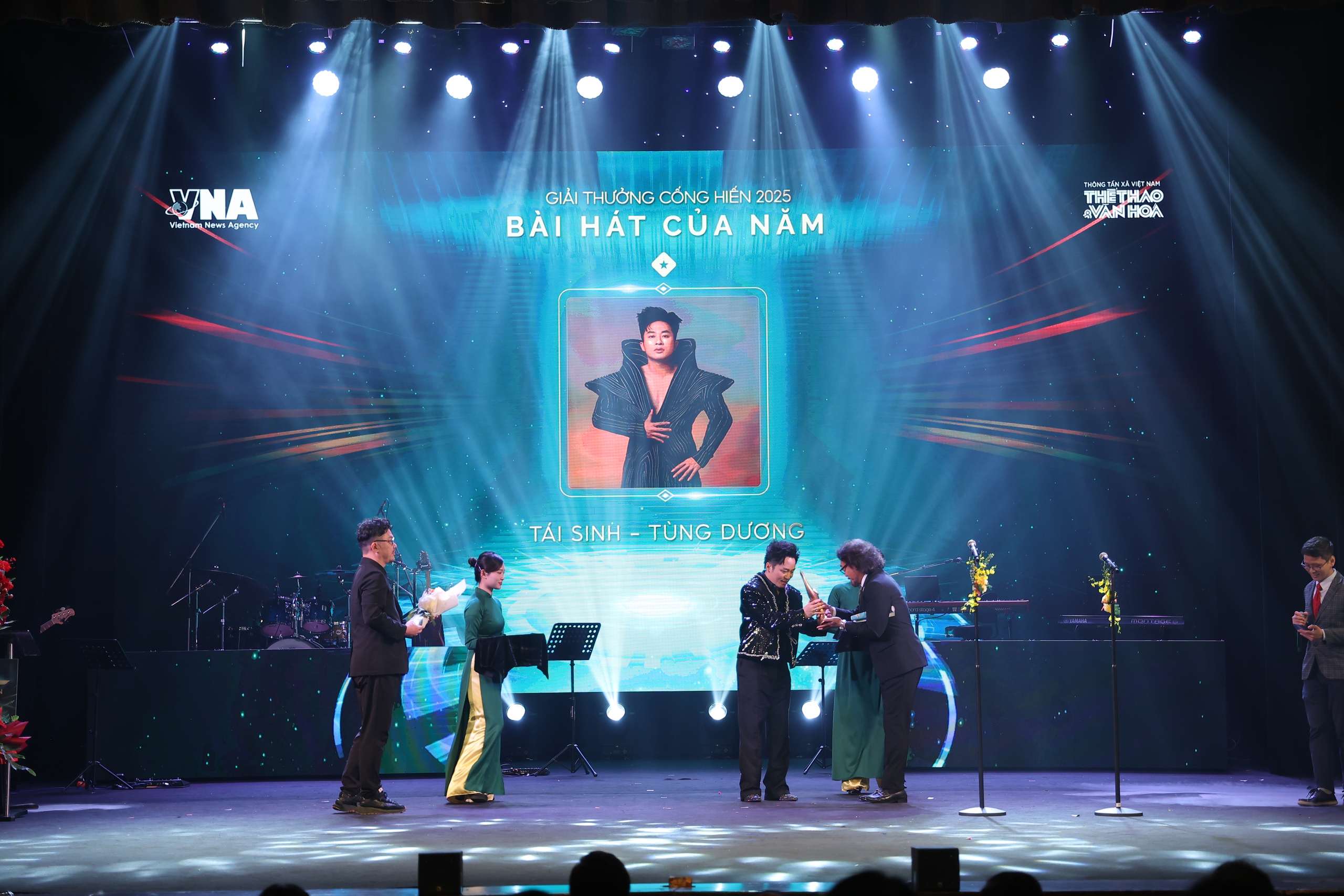 Giải &Acirc;m nhạc Cống hiến: T&ugrave;ng Dương vững "ng&ocirc;i vương", Soobin lập hattrick- Ảnh 1.