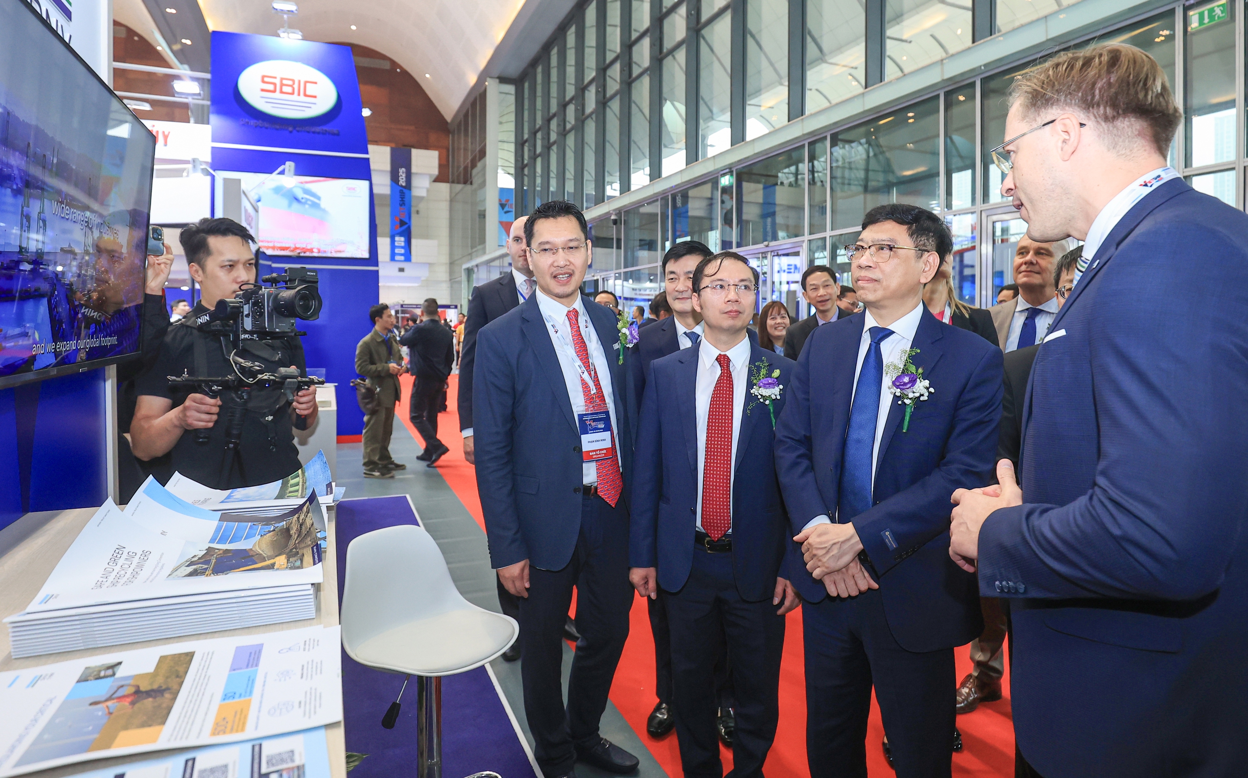 To&agrave;n cảnh triển l&atilde;m quốc tế về c&ocirc;ng nghệ đ&oacute;ng t&agrave;u v&agrave; c&ocirc;ng tr&igrave;nh ngo&agrave;i khơi- Ảnh 1.