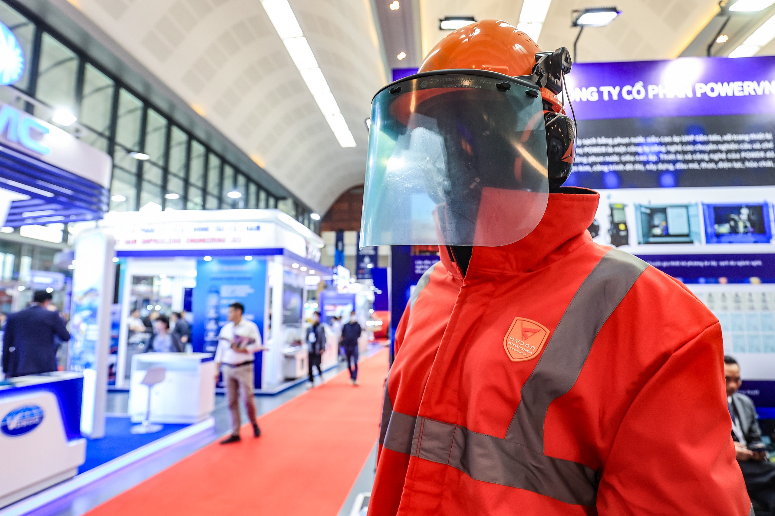 To&agrave;n cảnh triển l&atilde;m quốc tế về c&ocirc;ng nghệ đ&oacute;ng t&agrave;u v&agrave; c&ocirc;ng tr&igrave;nh ngo&agrave;i khơi- Ảnh 15.