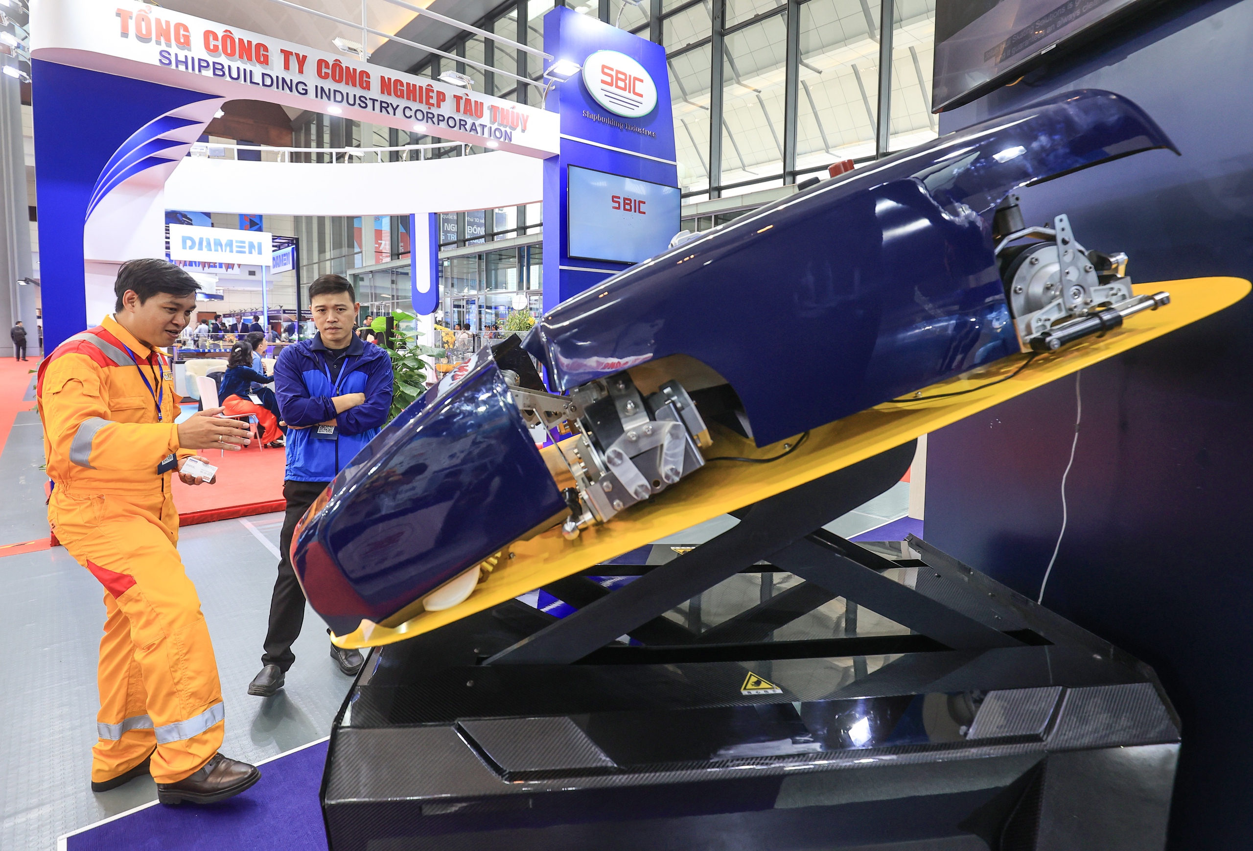 To&agrave;n cảnh triển l&atilde;m quốc tế về c&ocirc;ng nghệ đ&oacute;ng t&agrave;u v&agrave; c&ocirc;ng tr&igrave;nh ngo&agrave;i khơi- Ảnh 11.