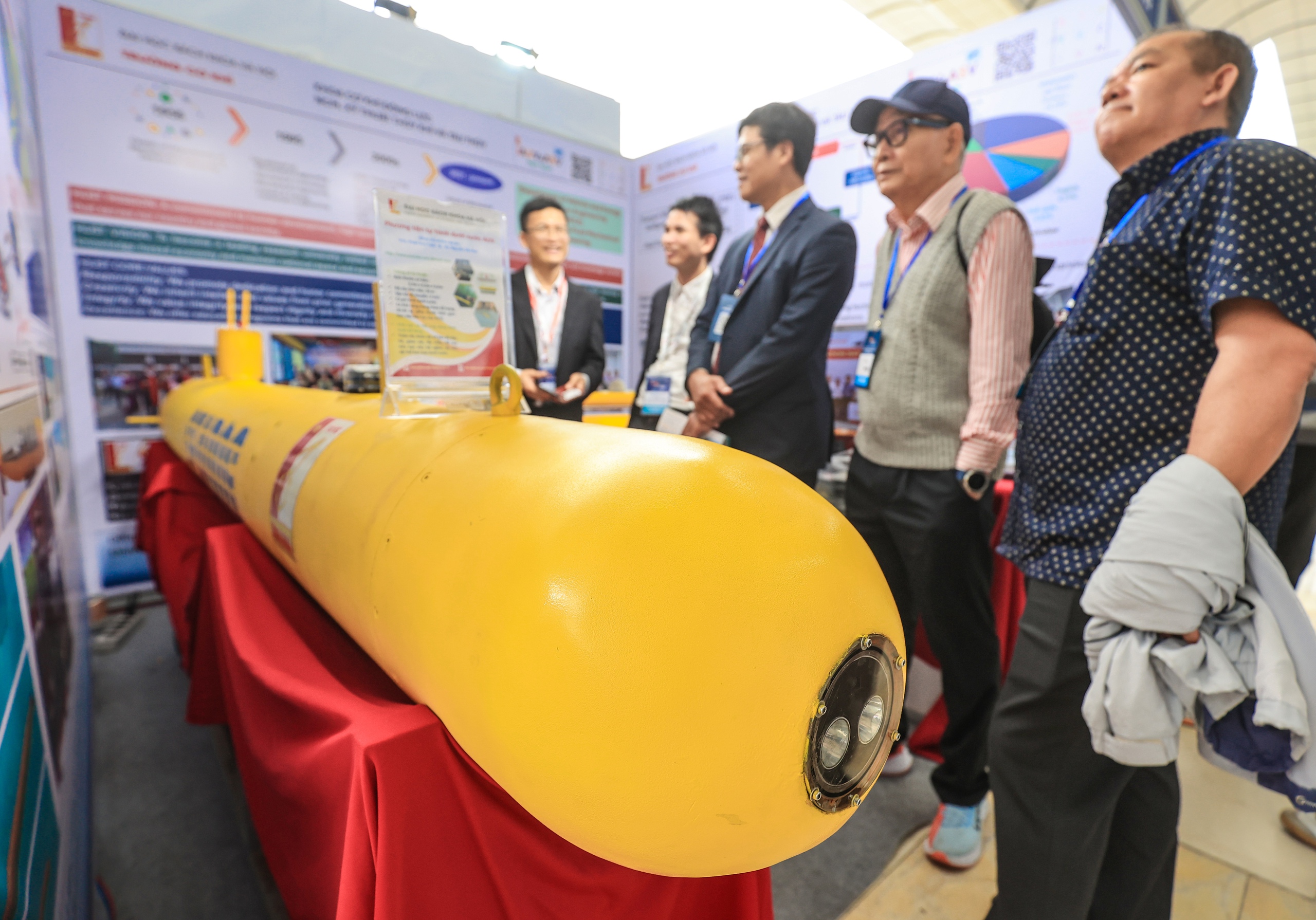 To&agrave;n cảnh triển l&atilde;m quốc tế về c&ocirc;ng nghệ đ&oacute;ng t&agrave;u v&agrave; c&ocirc;ng tr&igrave;nh ngo&agrave;i khơi- Ảnh 16.