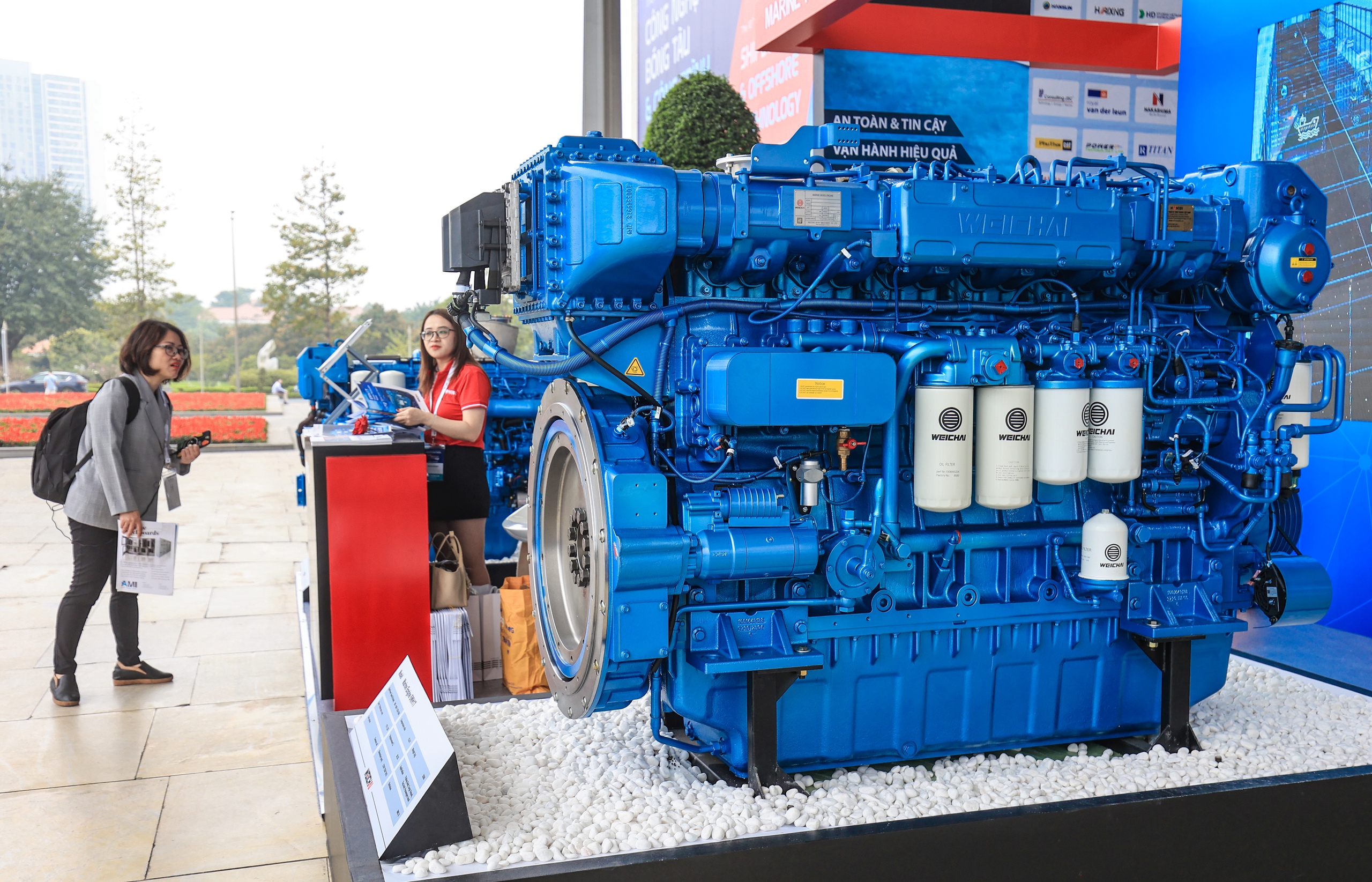 To&agrave;n cảnh triển l&atilde;m quốc tế về c&ocirc;ng nghệ đ&oacute;ng t&agrave;u v&agrave; c&ocirc;ng tr&igrave;nh ngo&agrave;i khơi- Ảnh 14.