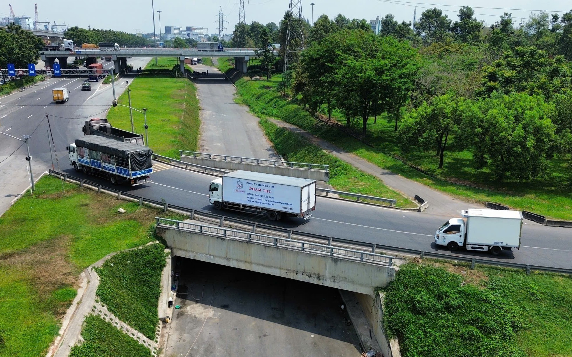Dự án mở rộng Xa lộ Hà Nội 15 năm chưa xong, giá đất leo thang, nguy cơ đội vốn?- Ảnh 4. Hầm chui cửa ngõ phía Đông TP.HCM 9 năm chưa xong vì vướng mặt bằng
