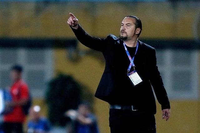 HLV ch&acirc;u &Acirc;u chia tay CLB Thanh H&oacute;a sau 10 trận kh&ocirc;ng thắng- Ảnh 1.