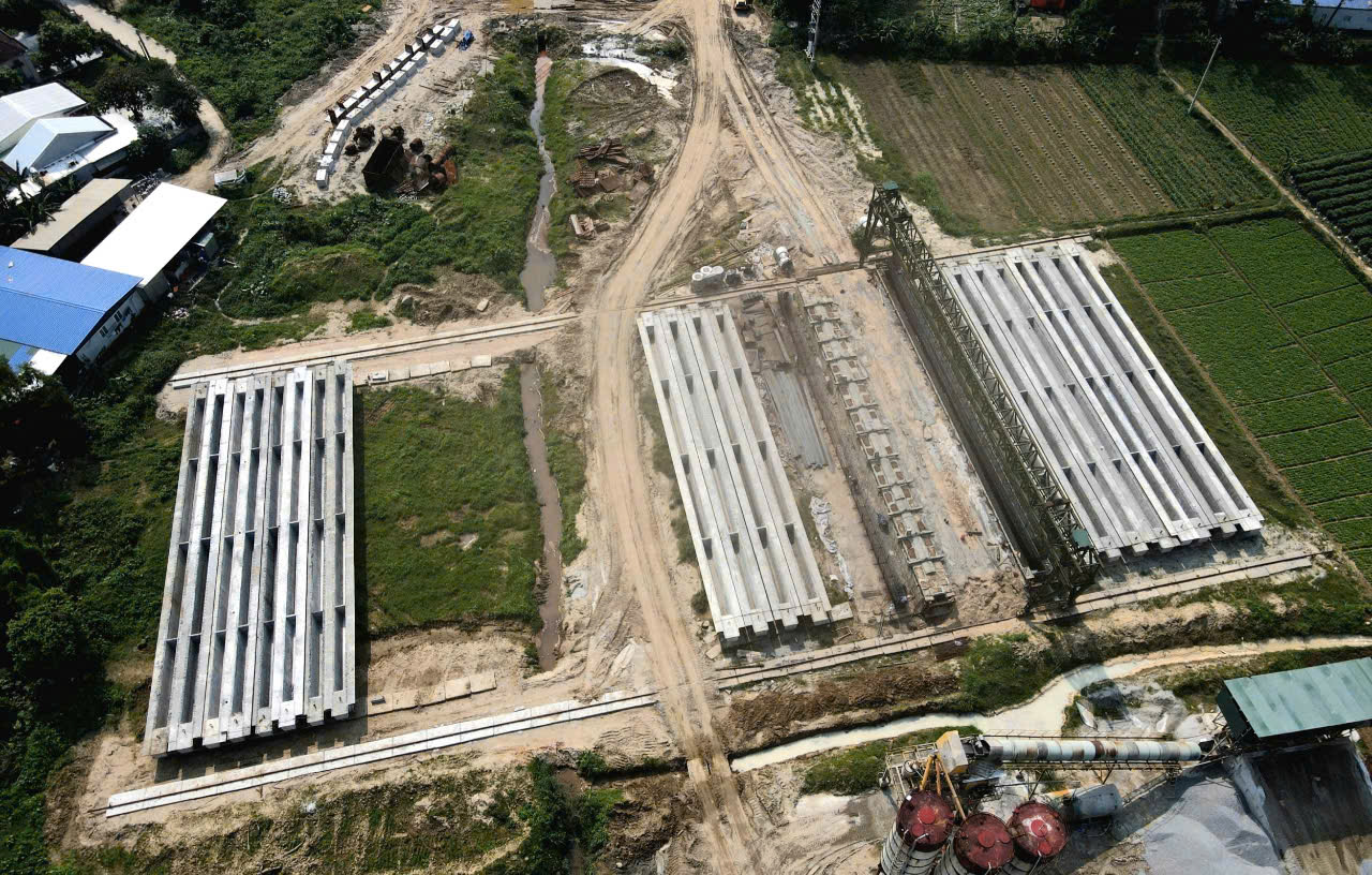 Trời nắng r&aacute;o, dự &aacute;n đường 3.500 tỷ ở Quảng Ng&atilde;i tăng tốc thi c&ocirc;ng- Ảnh 8.
