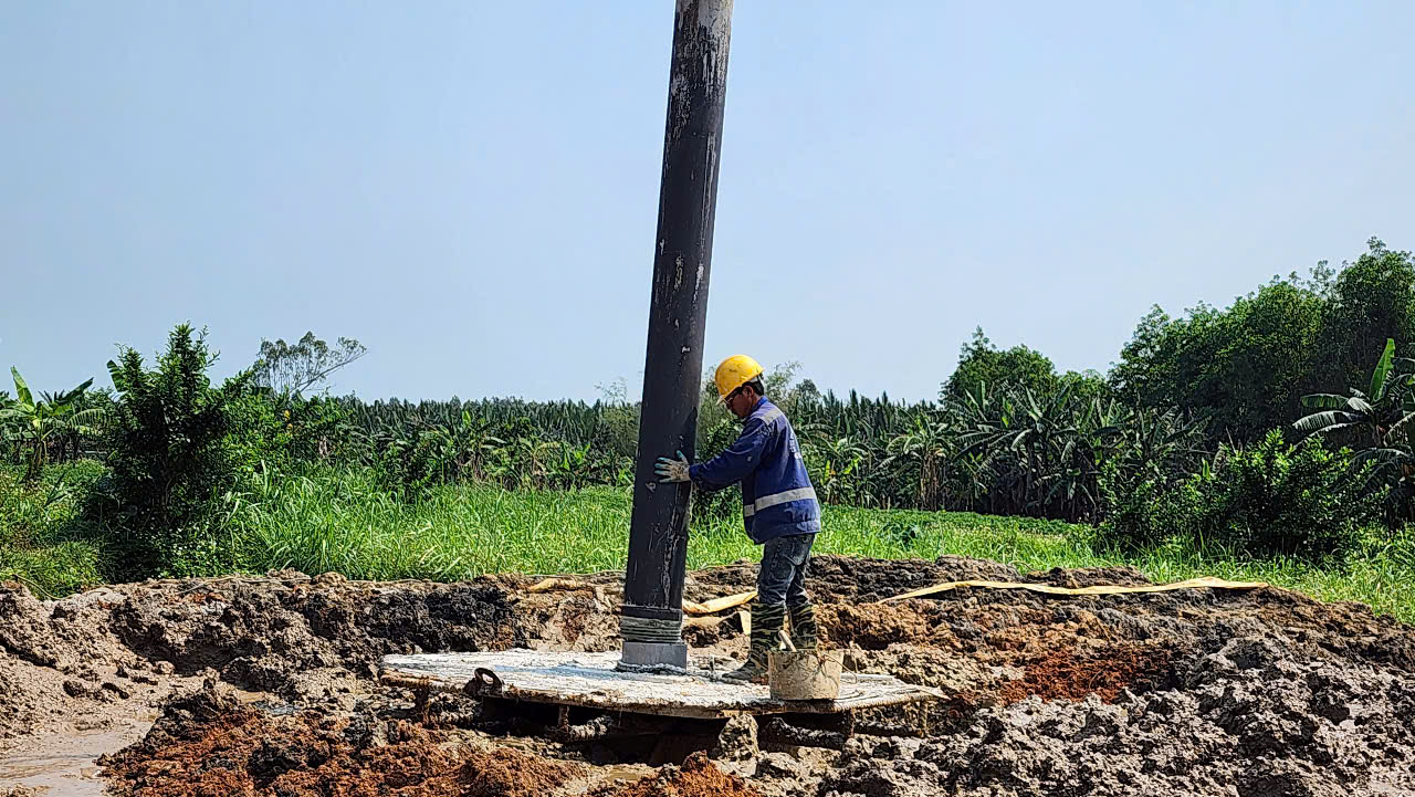 Trời nắng r&aacute;o, dự &aacute;n đường 3.500 tỷ ở Quảng Ng&atilde;i tăng tốc thi c&ocirc;ng- Ảnh 14.