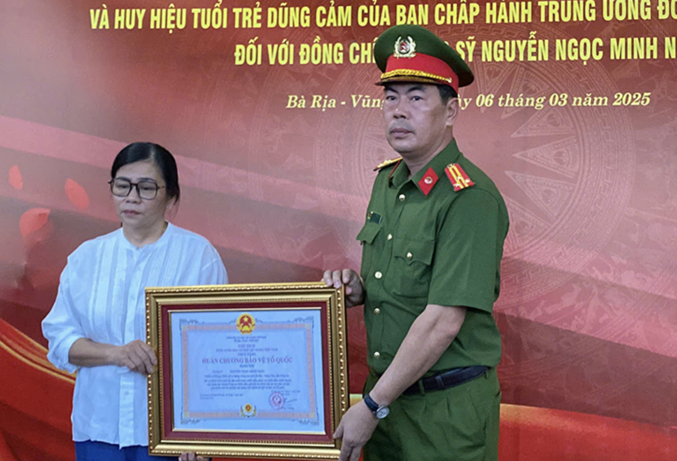 Thượng sĩ Nguyễn Ngọc Minh Nhật được truy tặng Hu&acirc;n chương Bảo vệ tổ quốc- Ảnh 1.