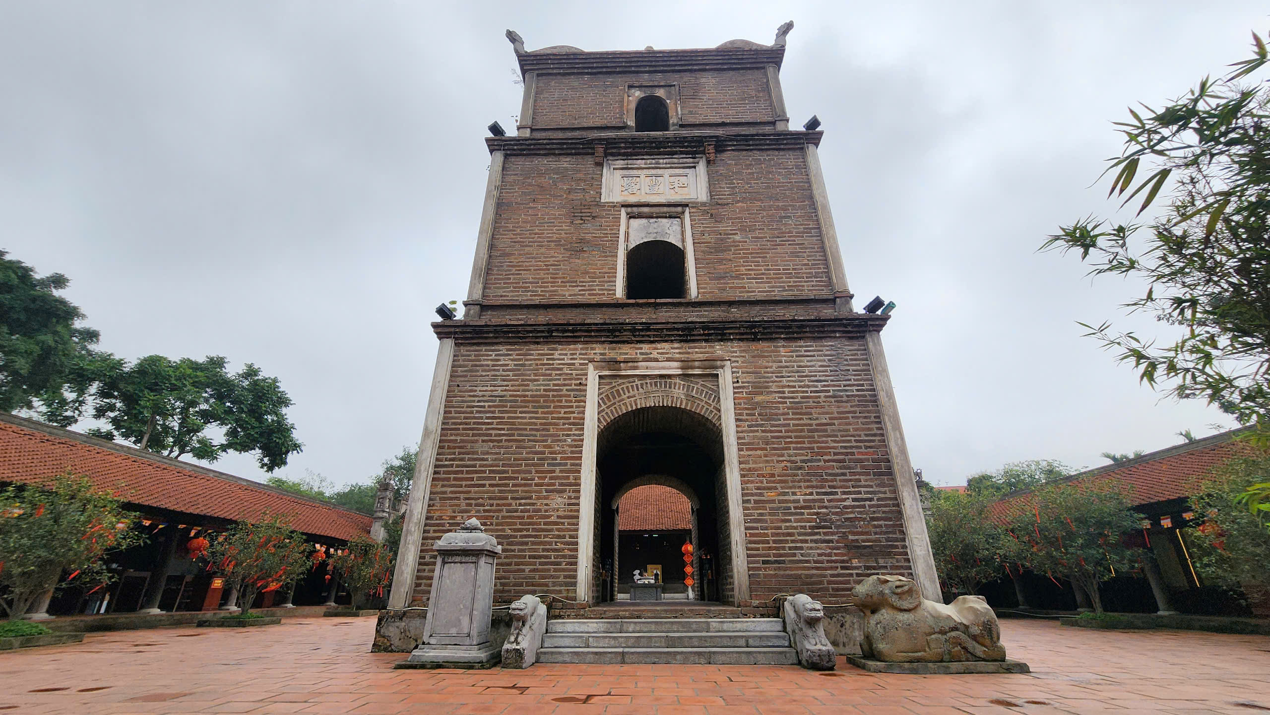 Kh&aacute;m ph&aacute; ng&ocirc;i ch&ugrave;a cổ nhất Việt Nam xuất hiện trong MV "Bắc Bling" của H&ograve;a Minzy- Ảnh 19.