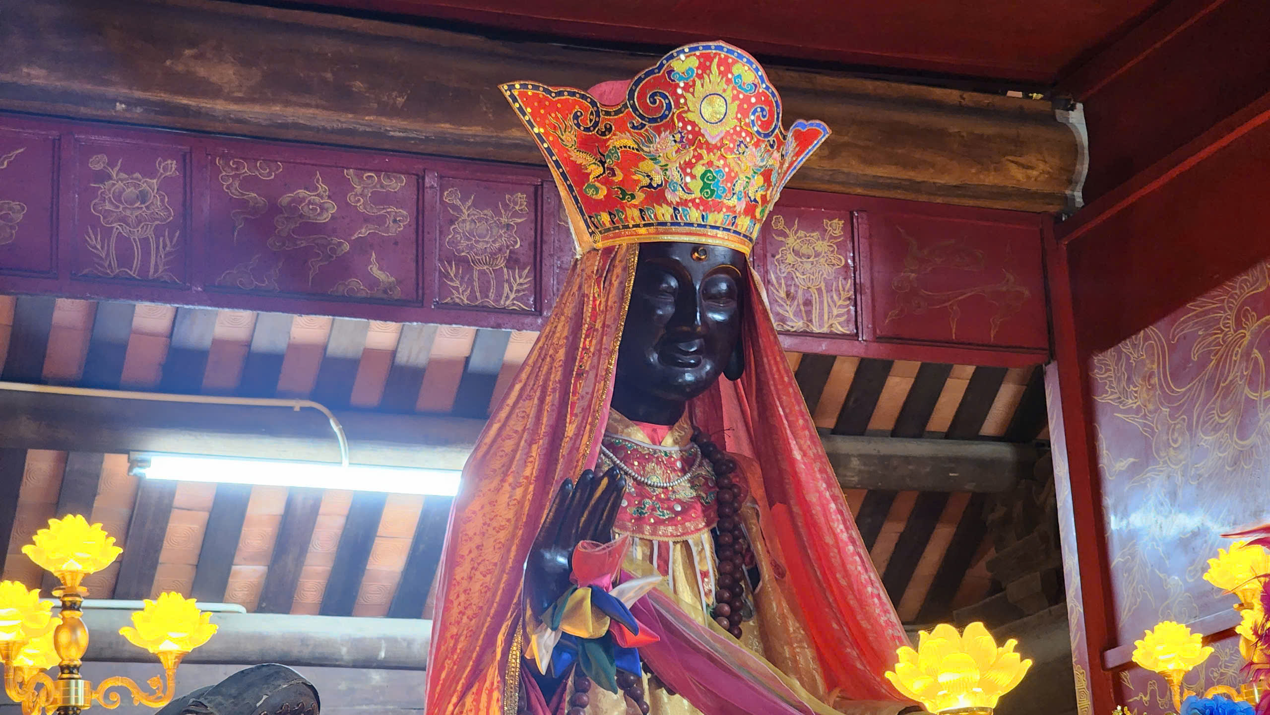 Kh&aacute;m ph&aacute; ng&ocirc;i ch&ugrave;a cổ nhất Việt Nam xuất hiện trong MV "Bắc Bling" của H&ograve;a Minzy- Ảnh 26.