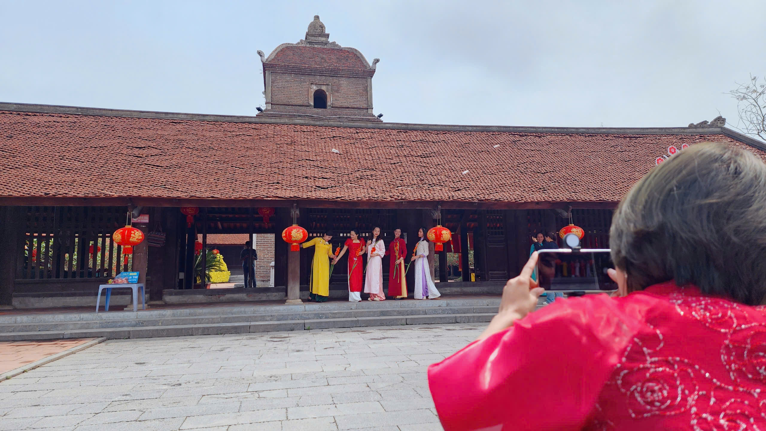 Kh&aacute;m ph&aacute; ng&ocirc;i ch&ugrave;a cổ nhất Việt Nam xuất hiện trong MV "Bắc Bling" của H&ograve;a Minzy- Ảnh 8.