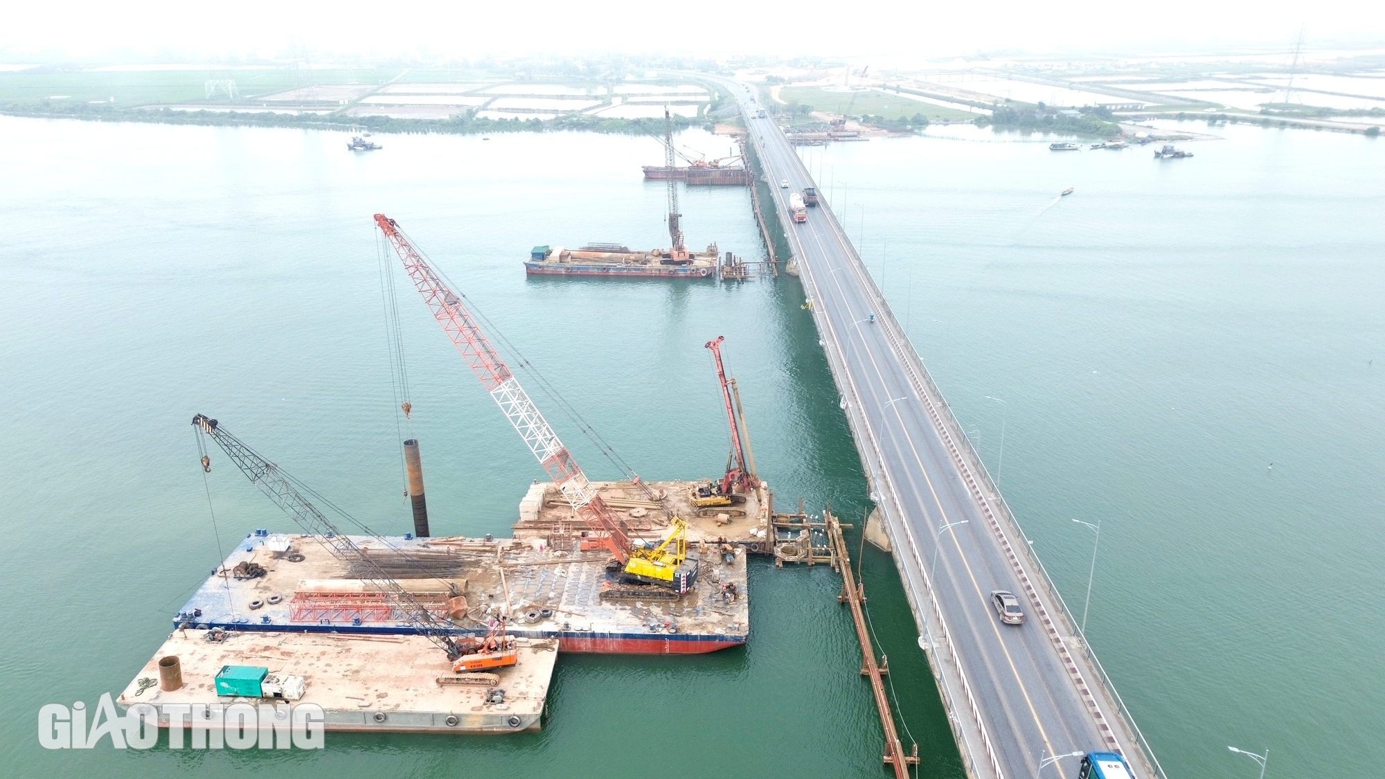 Quảng Bình: Cầu "chia lửa" với cầu Gianh đang thi công thế nào?- Ảnh 5. Quảng Bình: Cầu "chia lửa" với cầu Gianh đang thi công thế nào?- Ảnh 5.