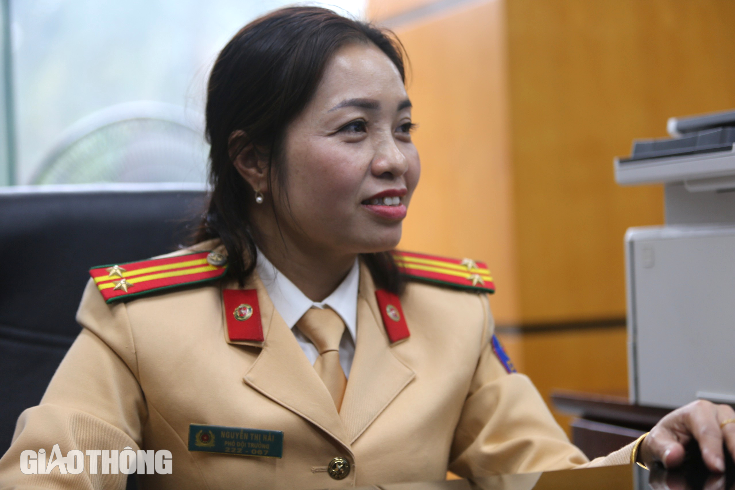 CSGT giải quyết kịp thời h&agrave;ng trăm hồ sơ cấp đổi GPLX sau gần 1 tuần- Ảnh 5.