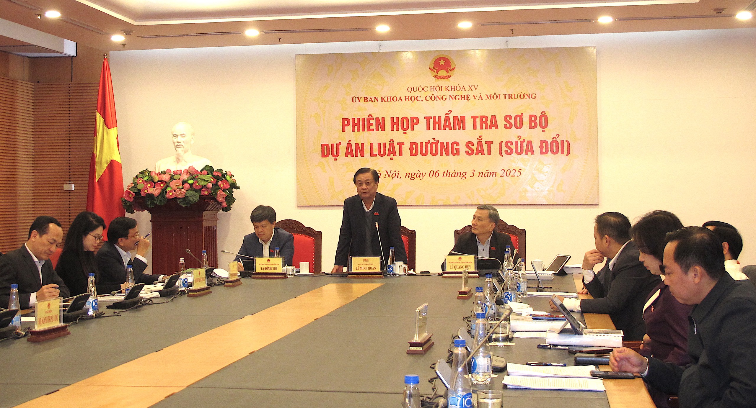 Tạo "c&uacute; h&iacute;ch" thể chế để ph&aacute;t triển đường sắt- Ảnh 1.