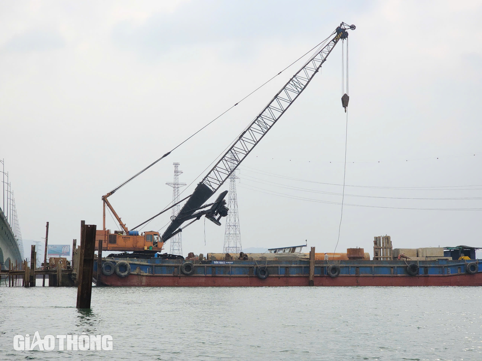 Quảng Bình: Cầu "chia lửa" với cầu Gianh đang thi công thế nào?- Ảnh 6. Quảng Bình: Cầu "chia lửa" với cầu Gianh đang thi công thế nào?- Ảnh 6.