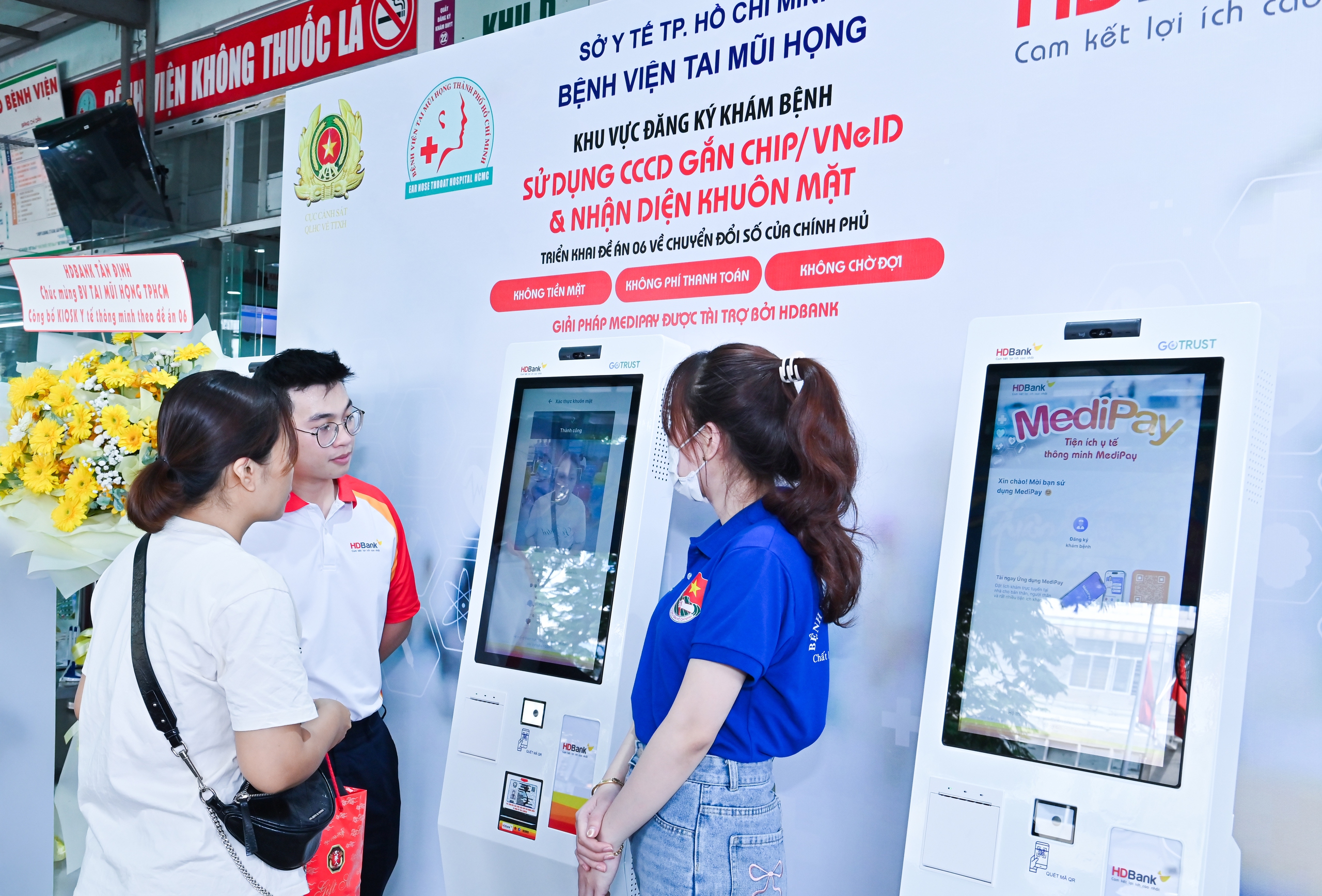 Giảm tải bệnh viện, khám chữa bệnh tiện lợi hơn với Kiosk thông minh HDBank- Ảnh 1. Giảm tải bệnh viện, khám chữa bệnh tiện lợi hơn với Kiosk thông minh HDBank- Ảnh 1.