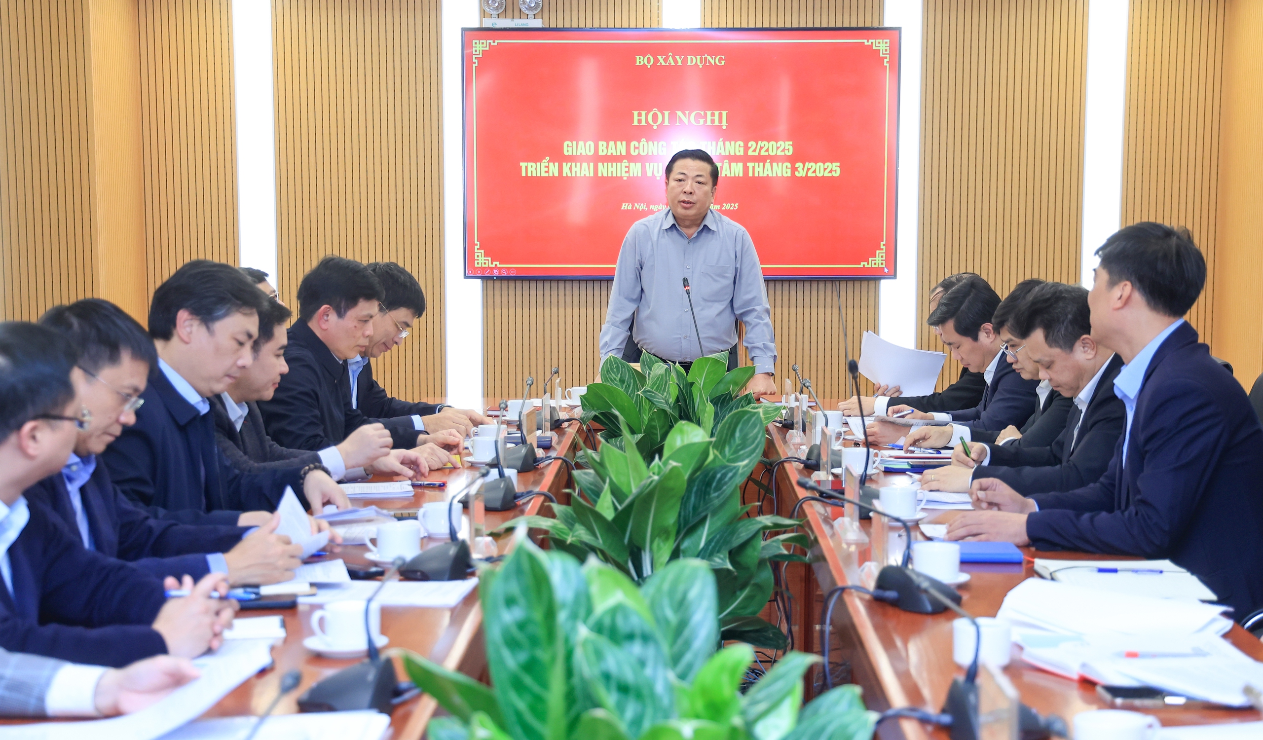 Bộ trưởng Trần Hồng Minh: Không để tình trạng chưa hết dự án đã hết tiền lương ở Ban QLDA- Ảnh 2. Bộ trưởng Trần Hồng Minh: Không để tình trạng chưa hết dự án đã hết tiền lương ở Ban QLDA- Ảnh 2.