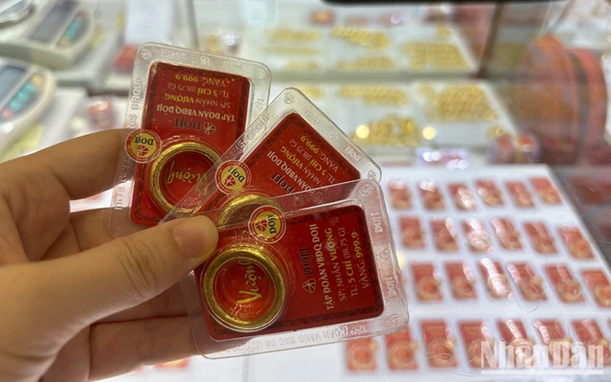 Gi&aacute; v&agrave;ng chững lại, v&agrave;ng trong nước giảm 300 ngh&igrave;n đồng mỗi lượng- Ảnh 1.