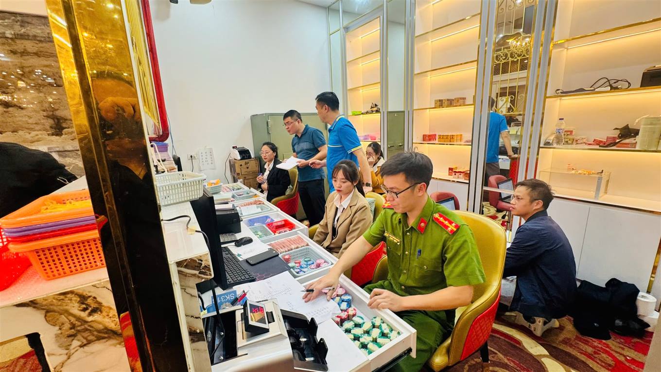 Ph&aacute; đường d&acirc;y tổ chức đ&aacute;nh bạc khủng ở L&agrave;o Cai do người nước ngo&agrave;i cầm đầu- Ảnh 1.