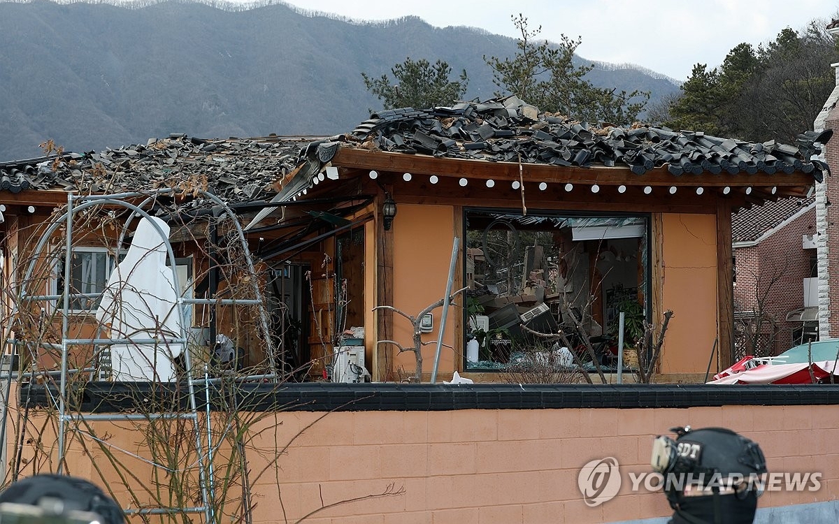 Thái Lan tạm đình chỉ hoạt động toàn bộ máy bay cảnh sát sau 2 vụ tai nạn chết người- Ảnh 2. Không quân Hàn Quốc đình chỉ bay gần như toàn bộ máy bay sau vụ ném bom nhầm