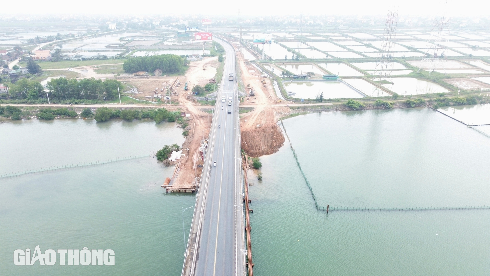 Quảng Bình: Cầu "chia lửa" với cầu Gianh đang thi công thế nào?- Ảnh 8. Quảng Bình: Cầu "chia lửa" với cầu Gianh đang thi công thế nào?- Ảnh 8.