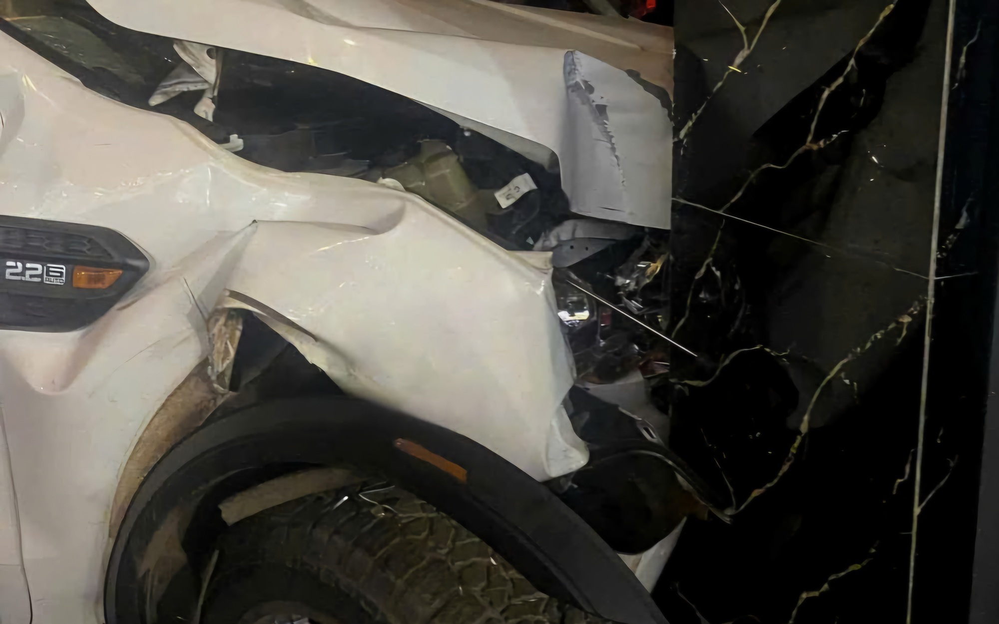 T&agrave;i xế &ocirc; t&ocirc; vi phạm nồng độ cồn, đ&acirc;m v&agrave;o đ&aacute;m tiệc l&agrave;m 1 người tử vong