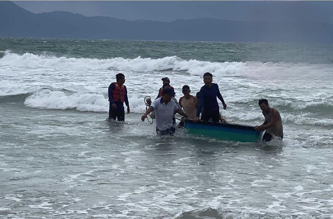 Tìm thấy thi thể nam sinh mất tích khi đi tắm biển- Ảnh 1. Tìm thấy thi thể nam sinh mất tích khi đi tắm biển- Ảnh 1.