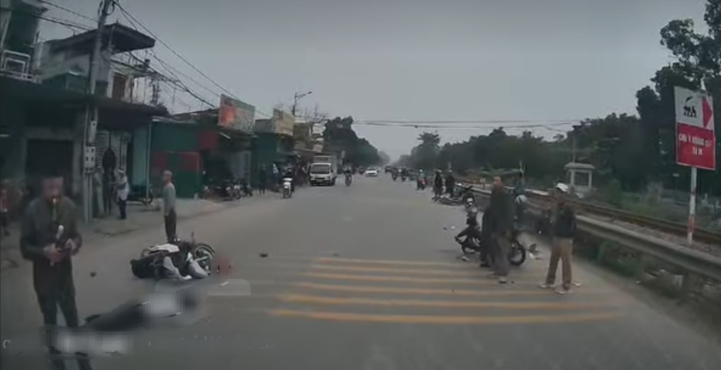 Ba xe m&aacute;y đ&acirc;m nhau tr&ecirc;n quốc lộ 21, một người tử vong- Ảnh 1.