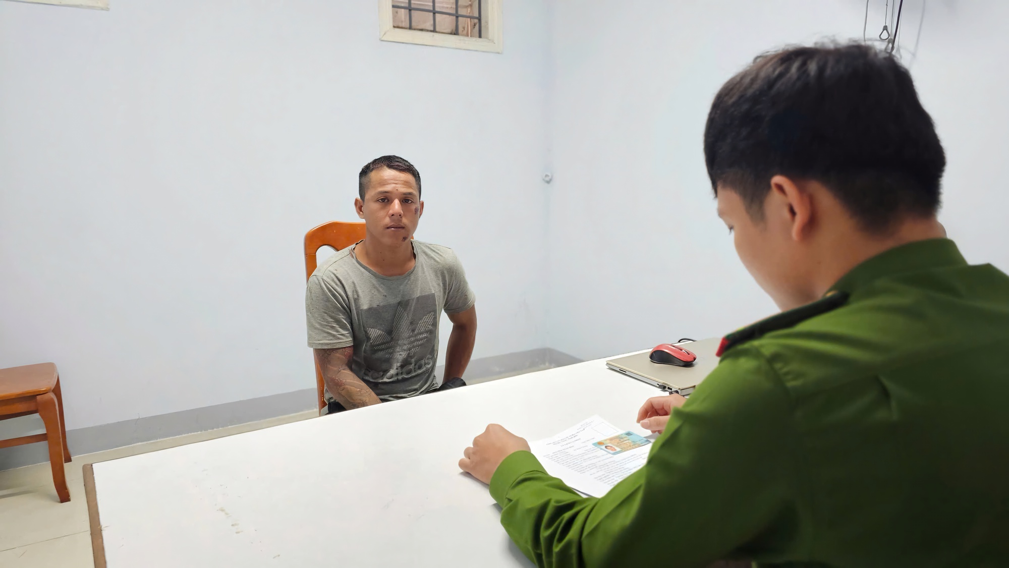 M&acirc;u thuẫn tr&ecirc;n b&agrave;n nhậu, nam thanh ni&ecirc;n đ&acirc;m anh họ tử vong- Ảnh 1.