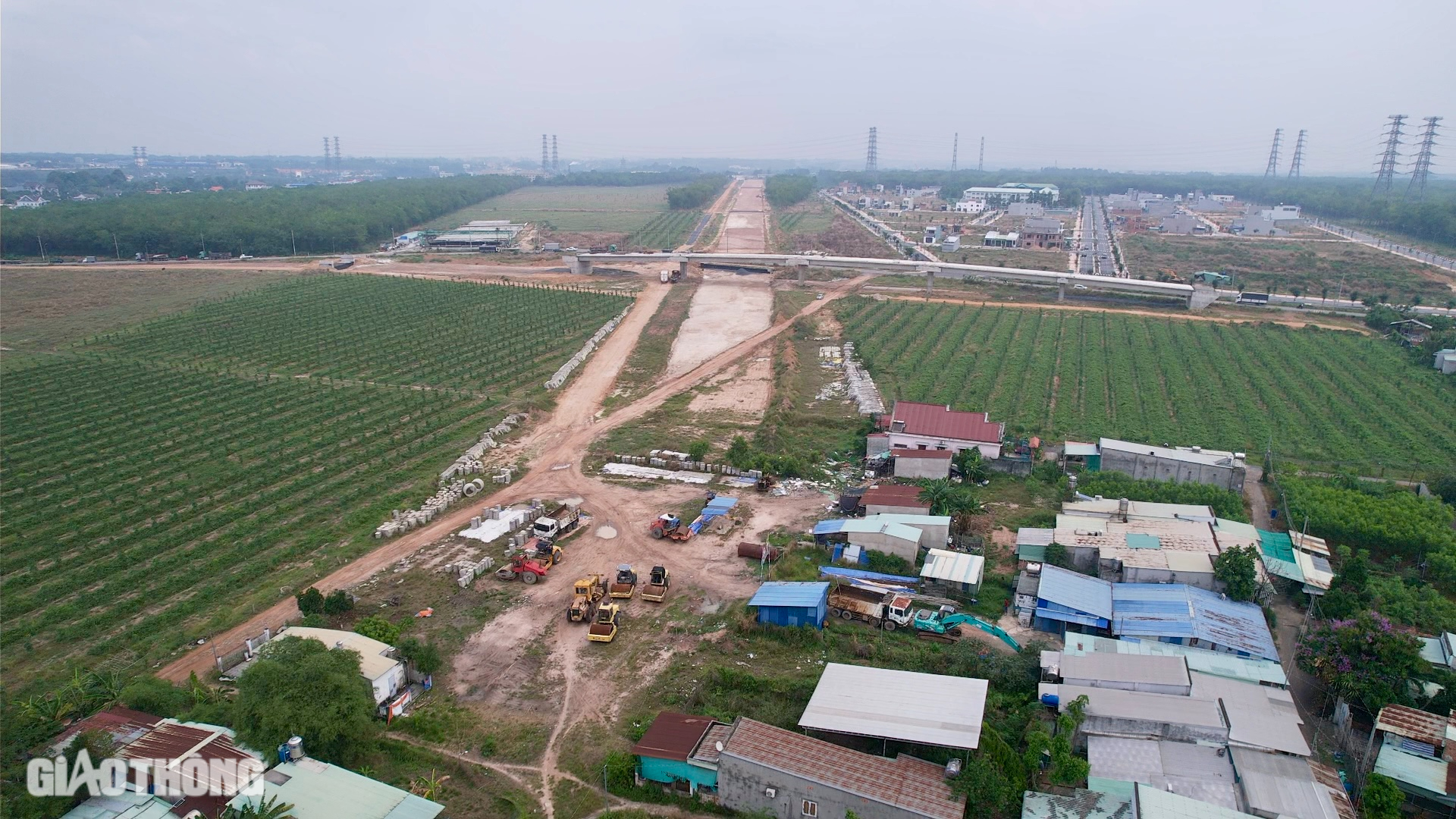 Đồng Nai: Qu&aacute; hẹn b&agrave;n giao, 8% mặt bằng cao tốc Bi&ecirc;n Ho&agrave; vẫn vướng mắc- Ảnh 4.