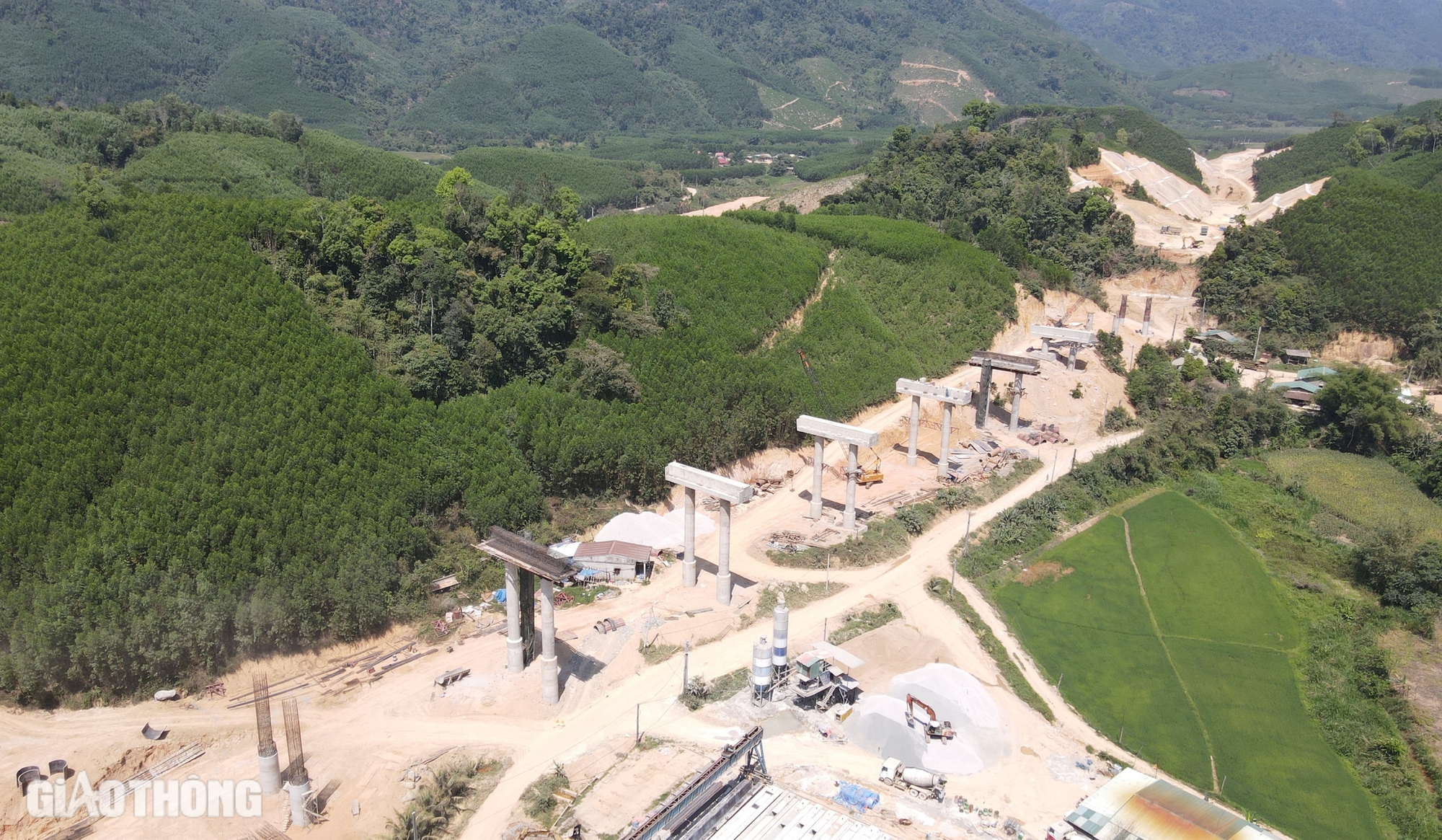 Những c&acirc;y cầu d&agrave;i nhất tr&ecirc;n cao tốc Kh&aacute;nh H&ograve;a - Bu&ocirc;n Ma Thuột- Ảnh 5.