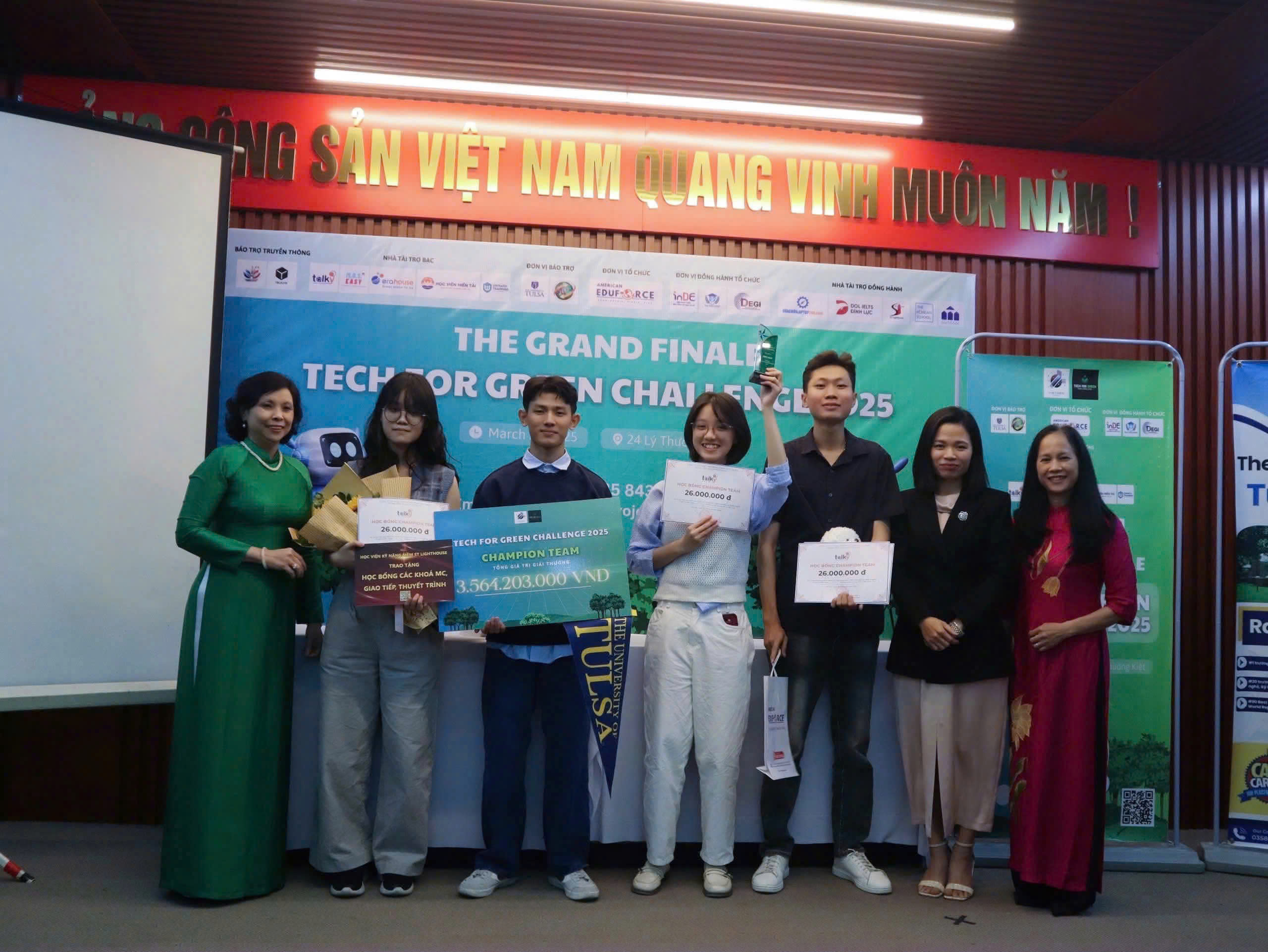 Sinh vi&ecirc;n VAA v&ocirc; địch Tech for Green 2025, rinh hơn 3,5 tỷ đồng với ứng dụng AI xanh- Ảnh 2.