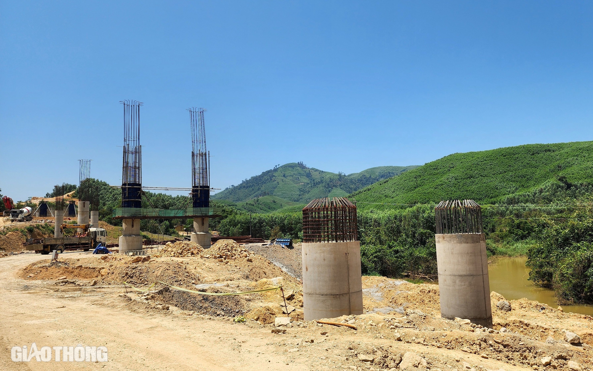Những c&acirc;y cầu d&agrave;i nhất tr&ecirc;n cao tốc Kh&aacute;nh H&ograve;a - Bu&ocirc;n Ma Thuột- Ảnh 13.