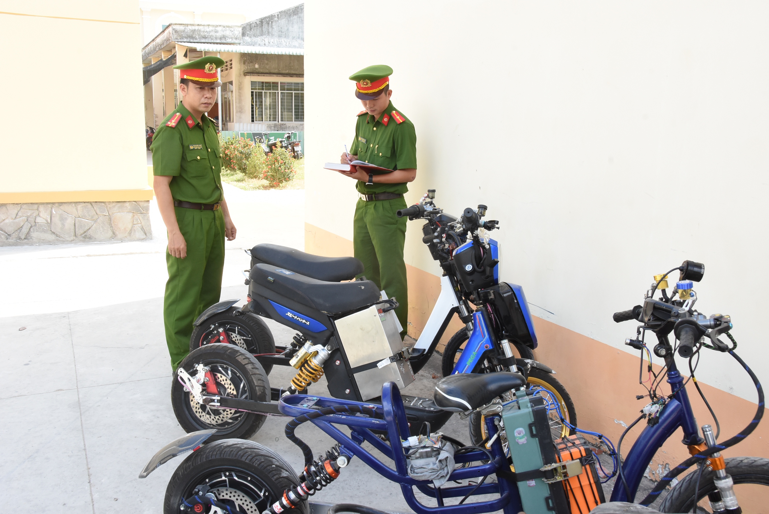 Tiền Giang: Cảnh b&aacute;o t&igrave;nh trạng học sinh độ chế xe đạp điện vận tốc gần 100km/h- Ảnh 1.