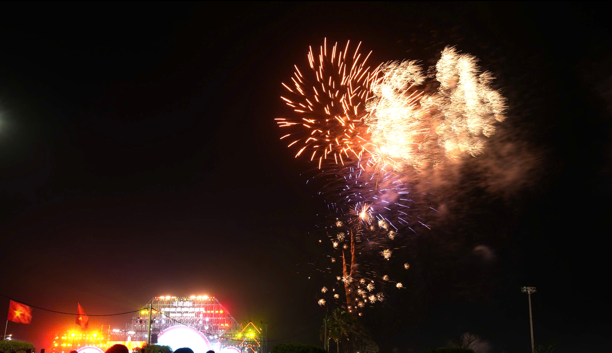 Ph&uacute; Y&ecirc;n kỷ niệm 50 năm giải ph&oacute;ng, đ&oacute;n nhận Hu&acirc;n chương Lao động hạng Nhất- Ảnh 7.