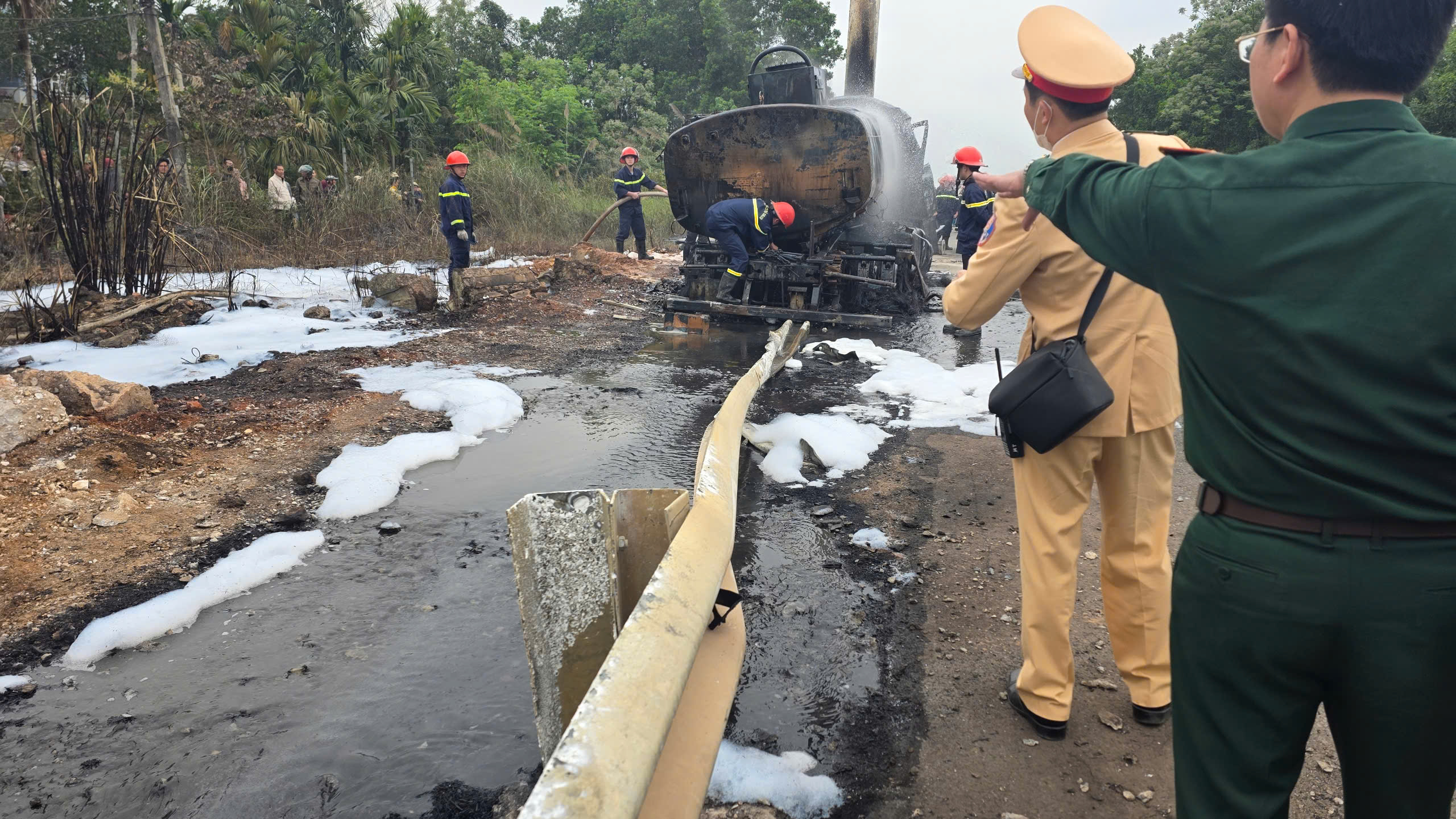 Nguy&ecirc;n nh&acirc;n ban đầu vụ ch&aacute;y xe bồn tr&ecirc;n cao tốc Nội B&agrave;i - L&agrave;o Cai khiến t&agrave;i xế tử vong- Ảnh 4.