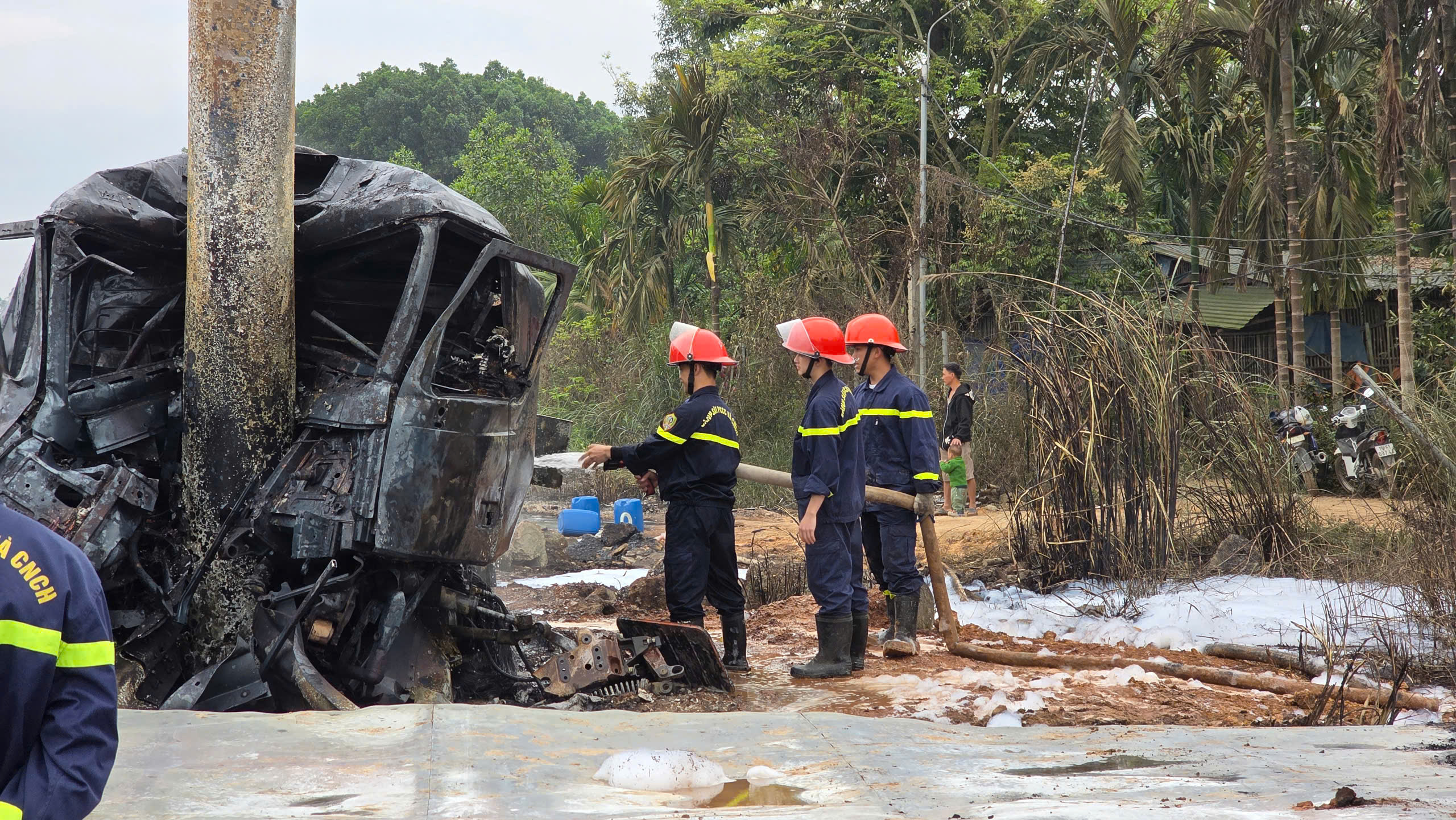 Nguy&ecirc;n nh&acirc;n ban đầu vụ ch&aacute;y xe bồn tr&ecirc;n cao tốc Nội B&agrave;i - L&agrave;o Cai khiến t&agrave;i xế tử vong- Ảnh 5.