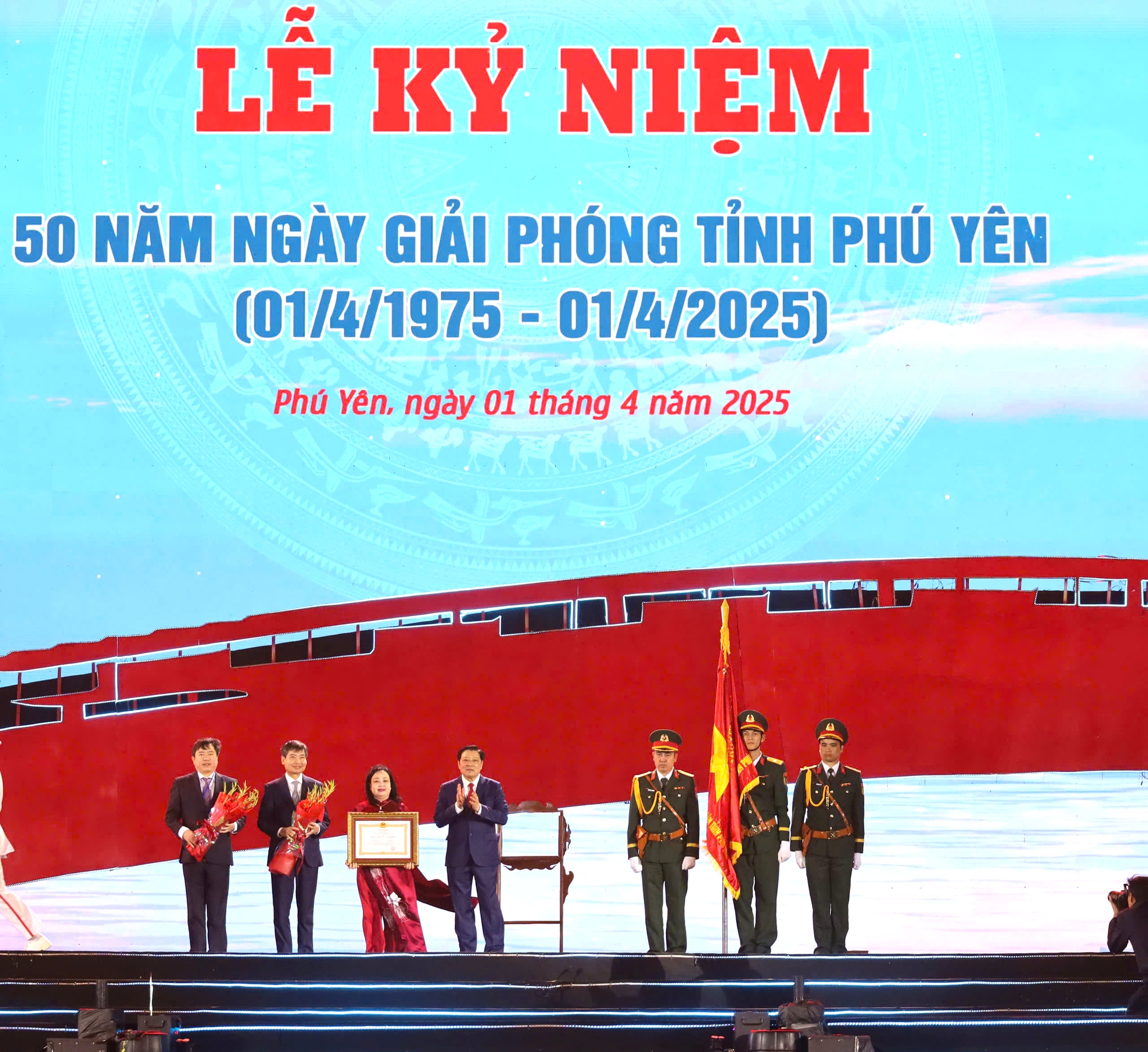 Ph&uacute; Y&ecirc;n kỷ niệm 50 năm giải ph&oacute;ng, đ&oacute;n nhận Hu&acirc;n chương Lao động hạng Nhất- Ảnh 5.