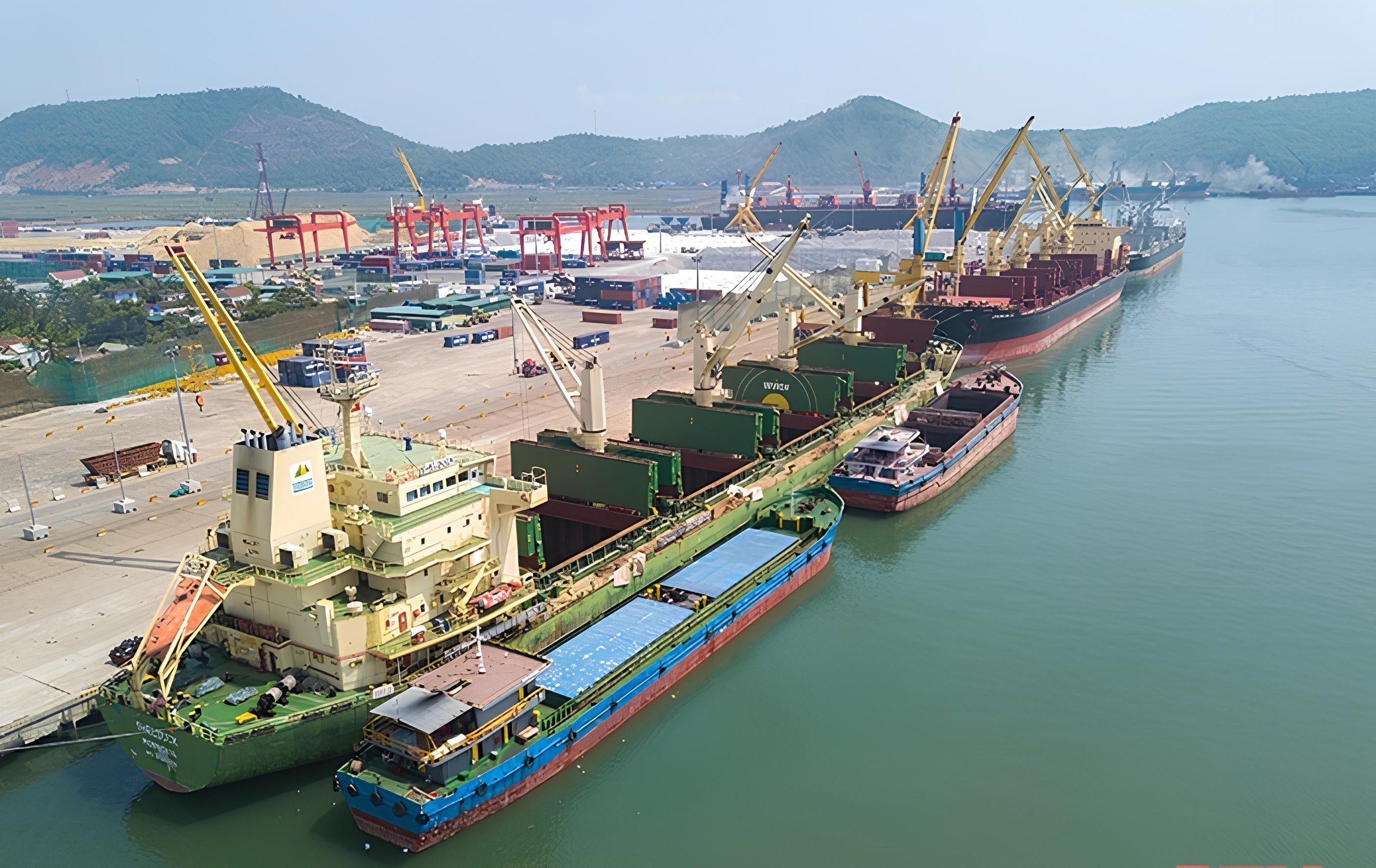 Khơi th&ocirc;ng cơ chế ph&aacute;t triển cảng biển đặc biệt tại Thanh H&oacute;a- Ảnh 2.
