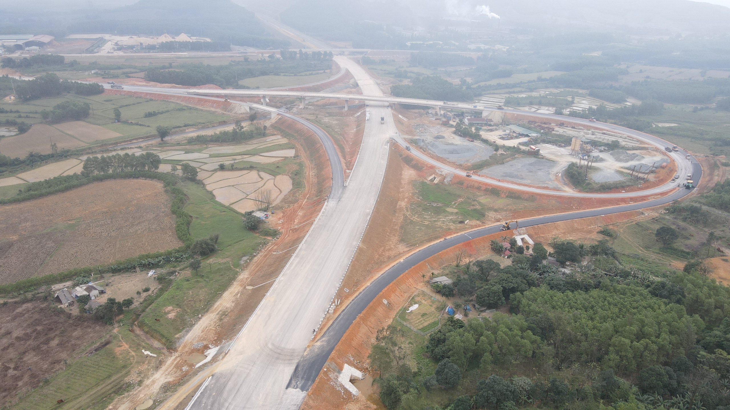 Toàn cảnh 2 tuyến cao tốc qua Hà Tĩnh trước ngày thông xe- Ảnh 14. Toàn cảnh 2 tuyến cao tốc qua Hà Tĩnh trước ngày thông xe- Ảnh 14.