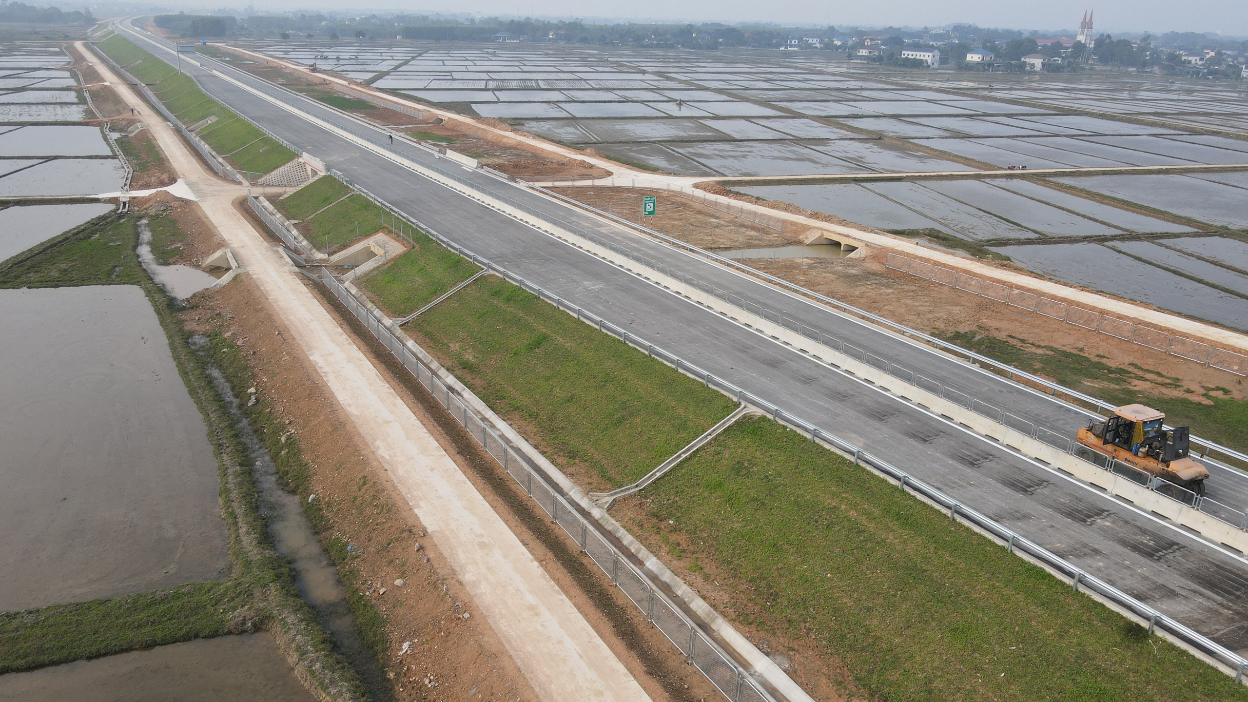 Toàn cảnh 2 tuyến cao tốc qua Hà Tĩnh trước ngày thông xe- Ảnh 7. Toàn cảnh 2 tuyến cao tốc qua Hà Tĩnh trước ngày thông xe- Ảnh 7.